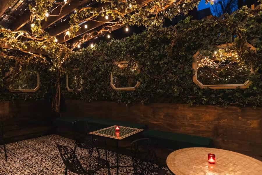 Photo of SAINT, Secret Garden