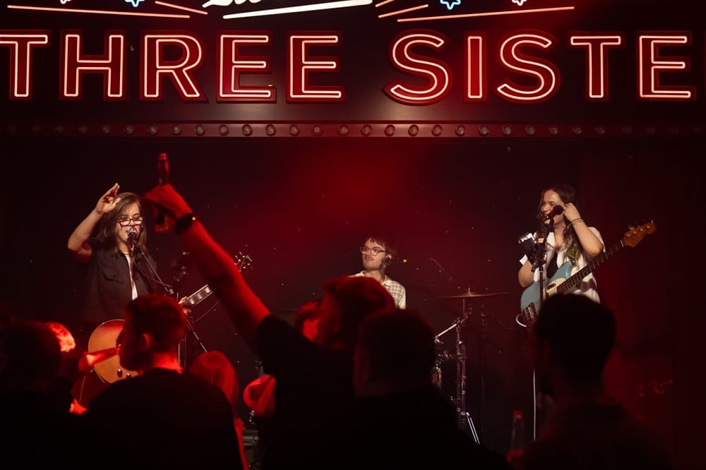 Photo of The Three Sisters, LIVE Room