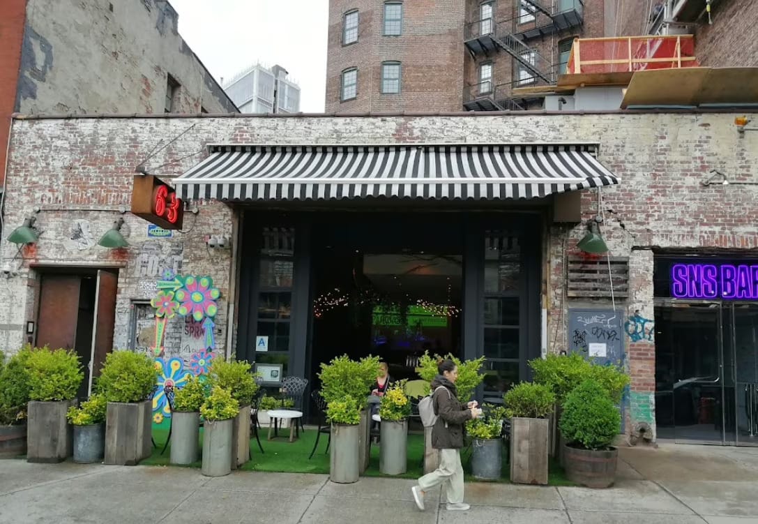 Photo of Common Ground Bar, Green Lawn Area