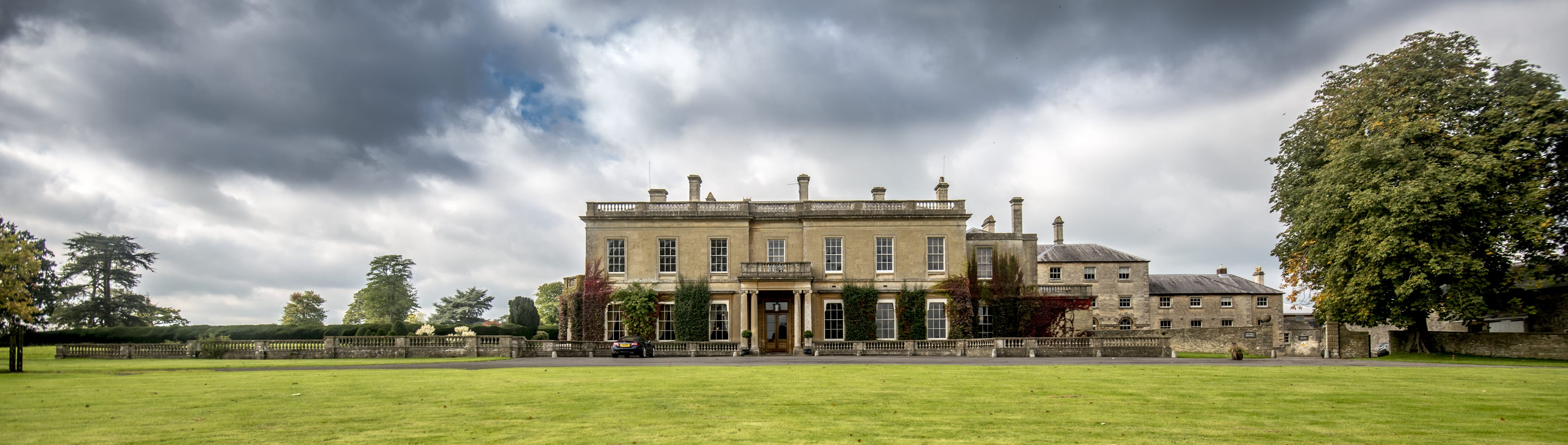 Photo of Hartham Park Estate, Enfilade