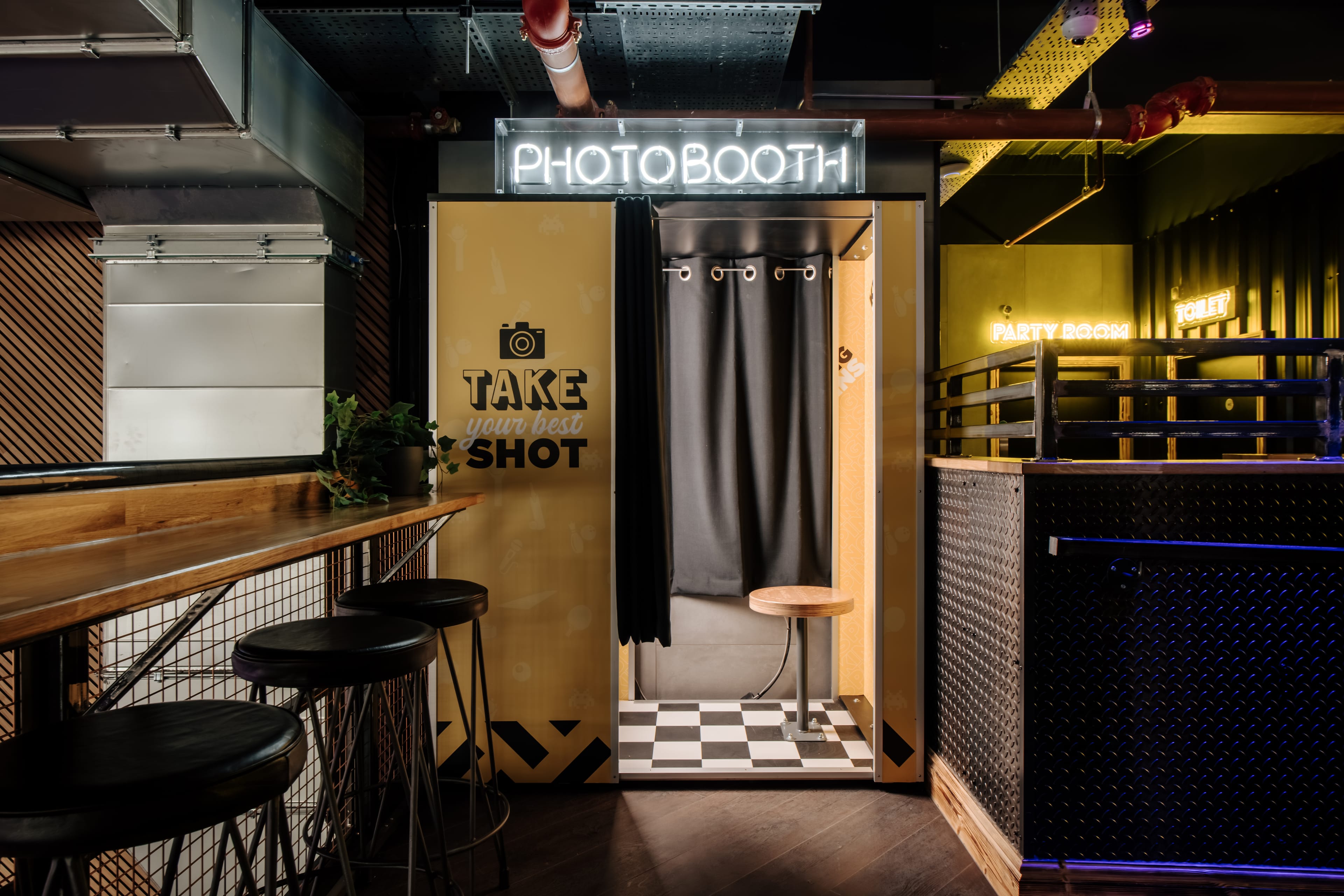 Photo of King Pins Bowling - Trafford Palazzo Manchester, The Mezzanine