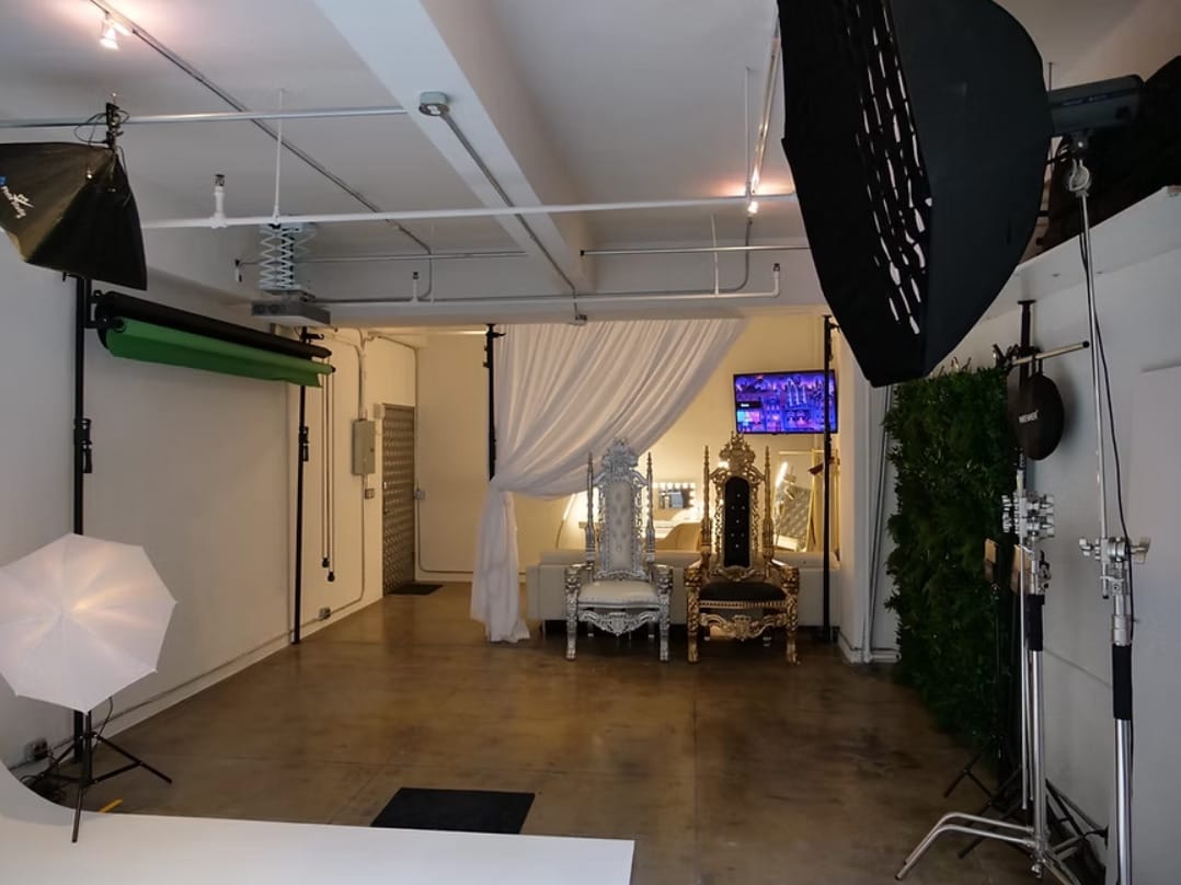 Photo of Lounge Studios, Throne Room Photo Studio