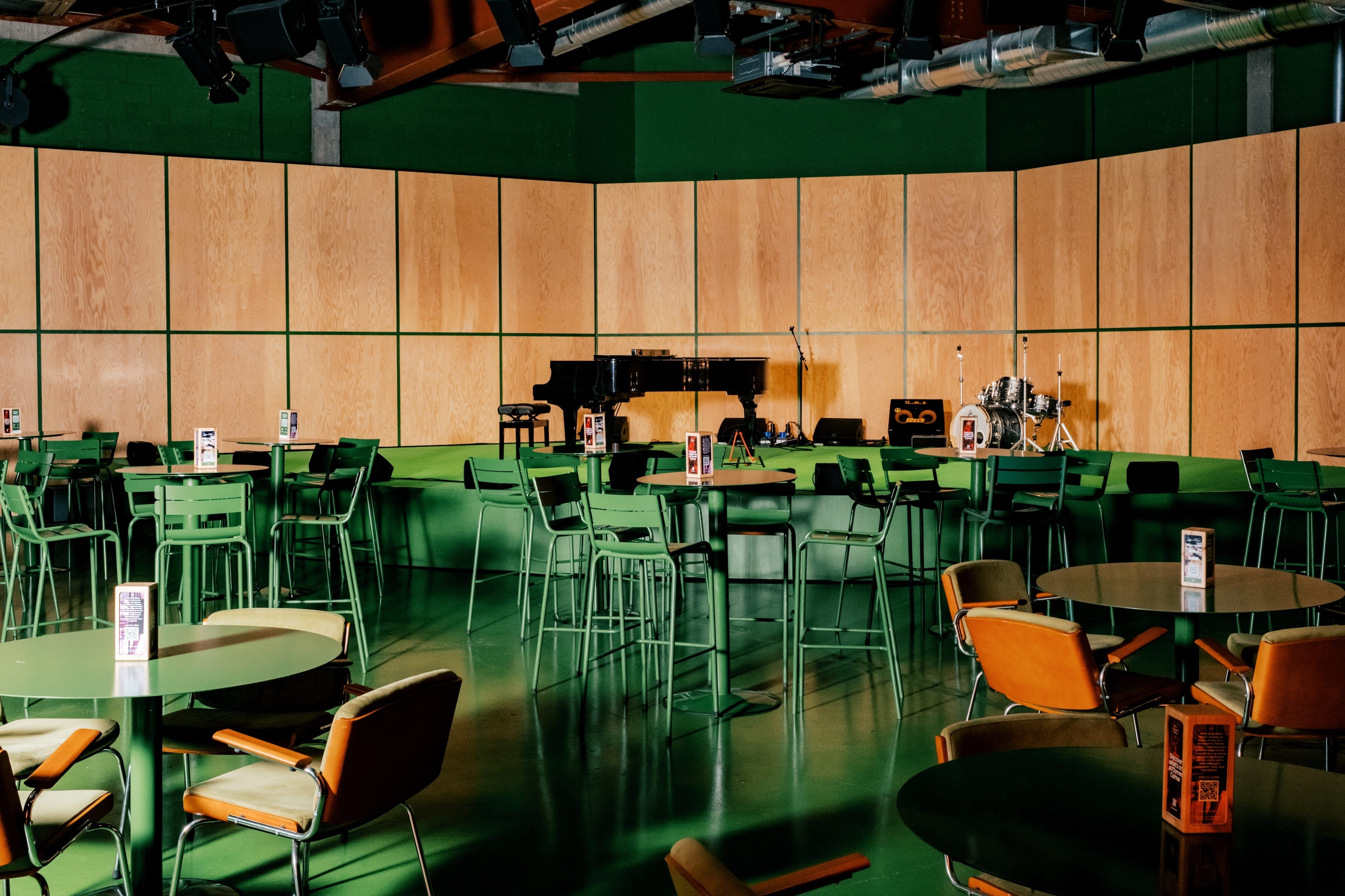 Photo of Corner Corner, Whole Venue