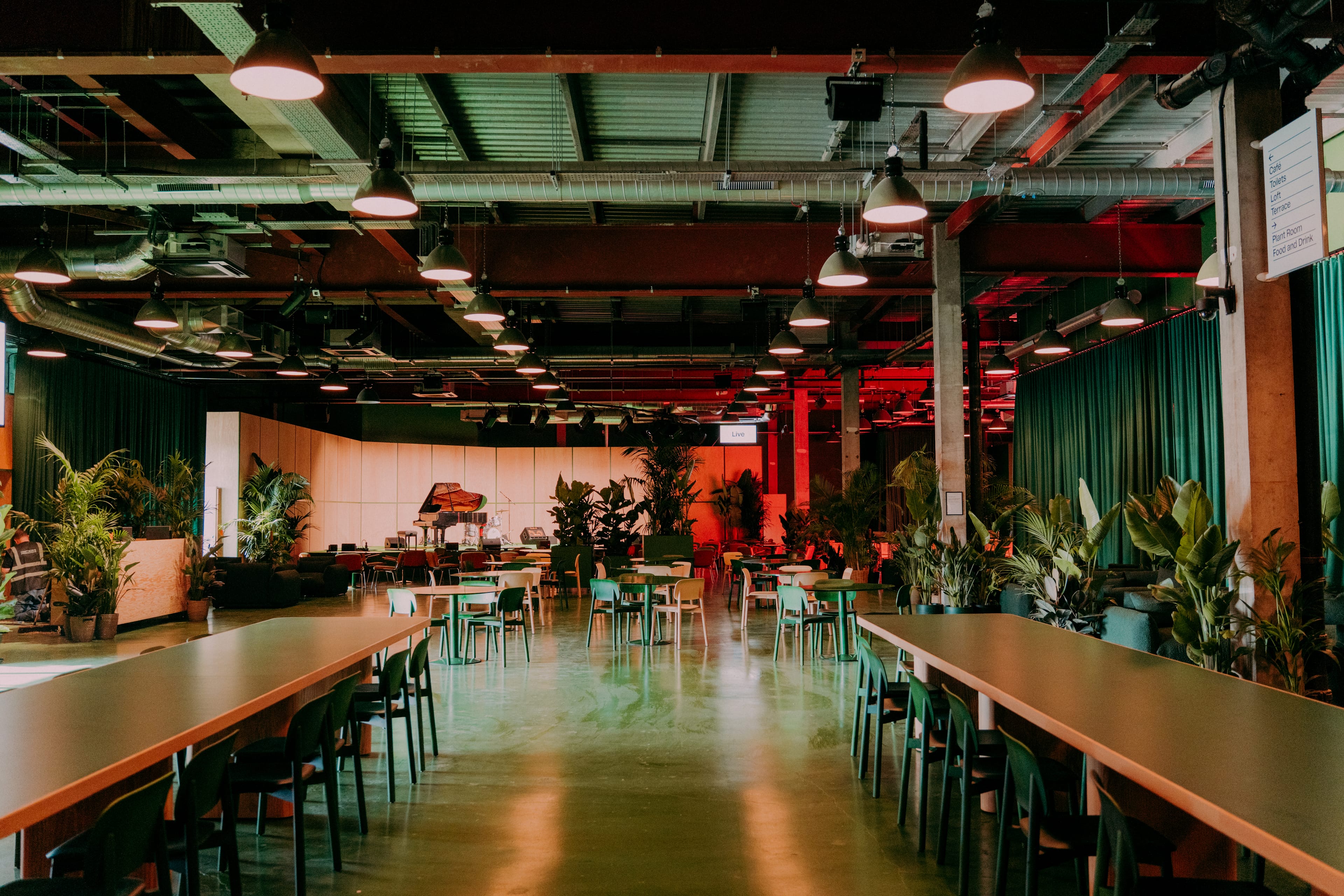 Photo of Corner Corner, Whole Venue