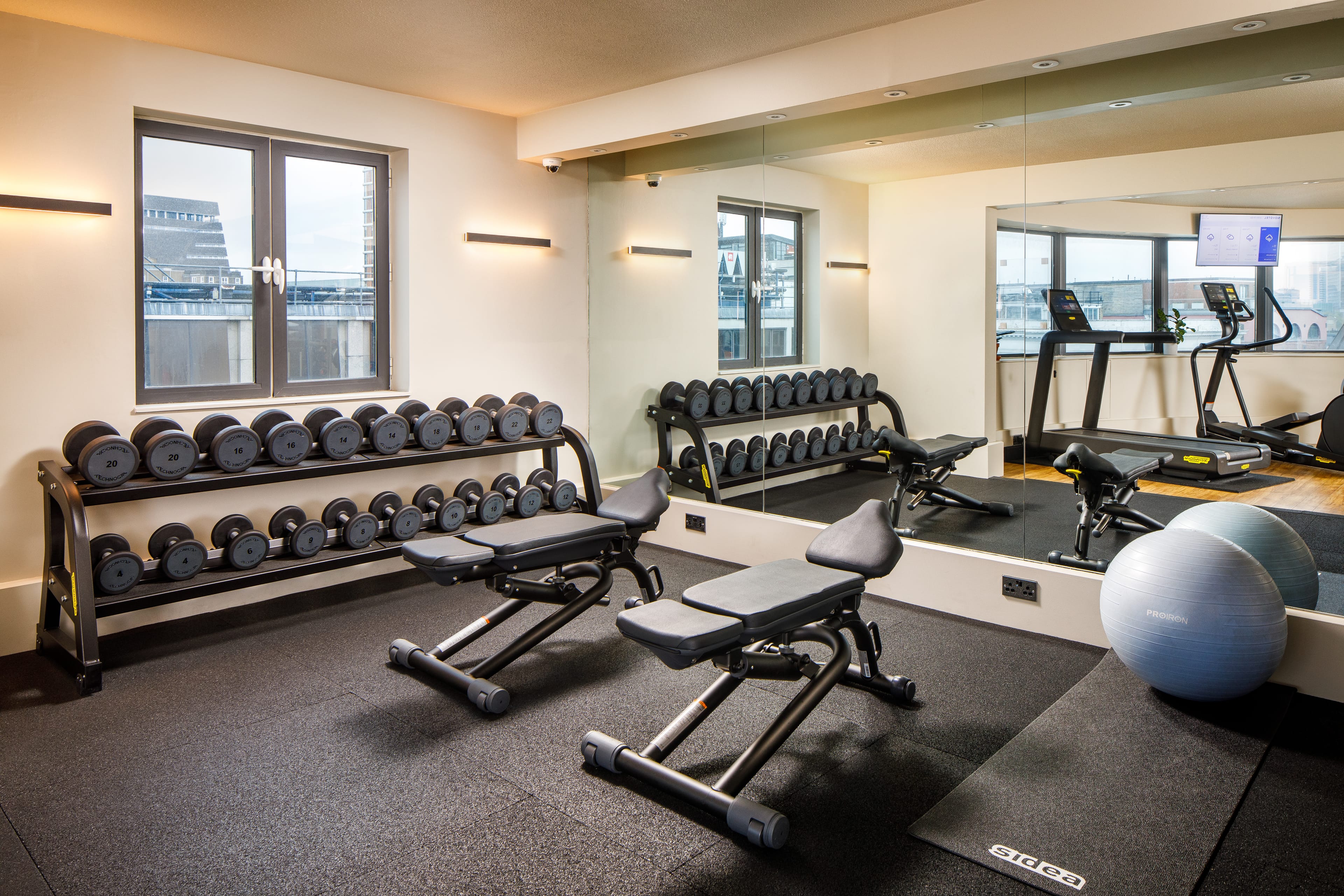 Photo of Novotel London City South, Tower Suite