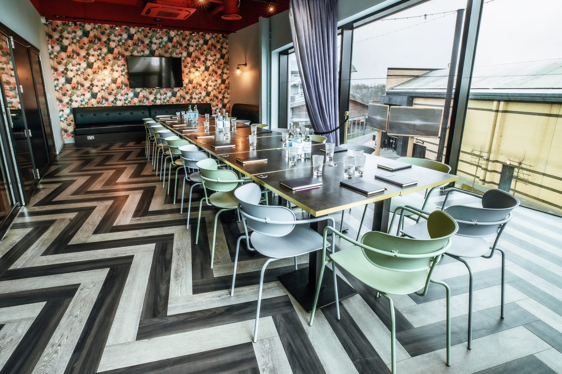 Photo of Puttshack Lakeside, Sapphire Private Room