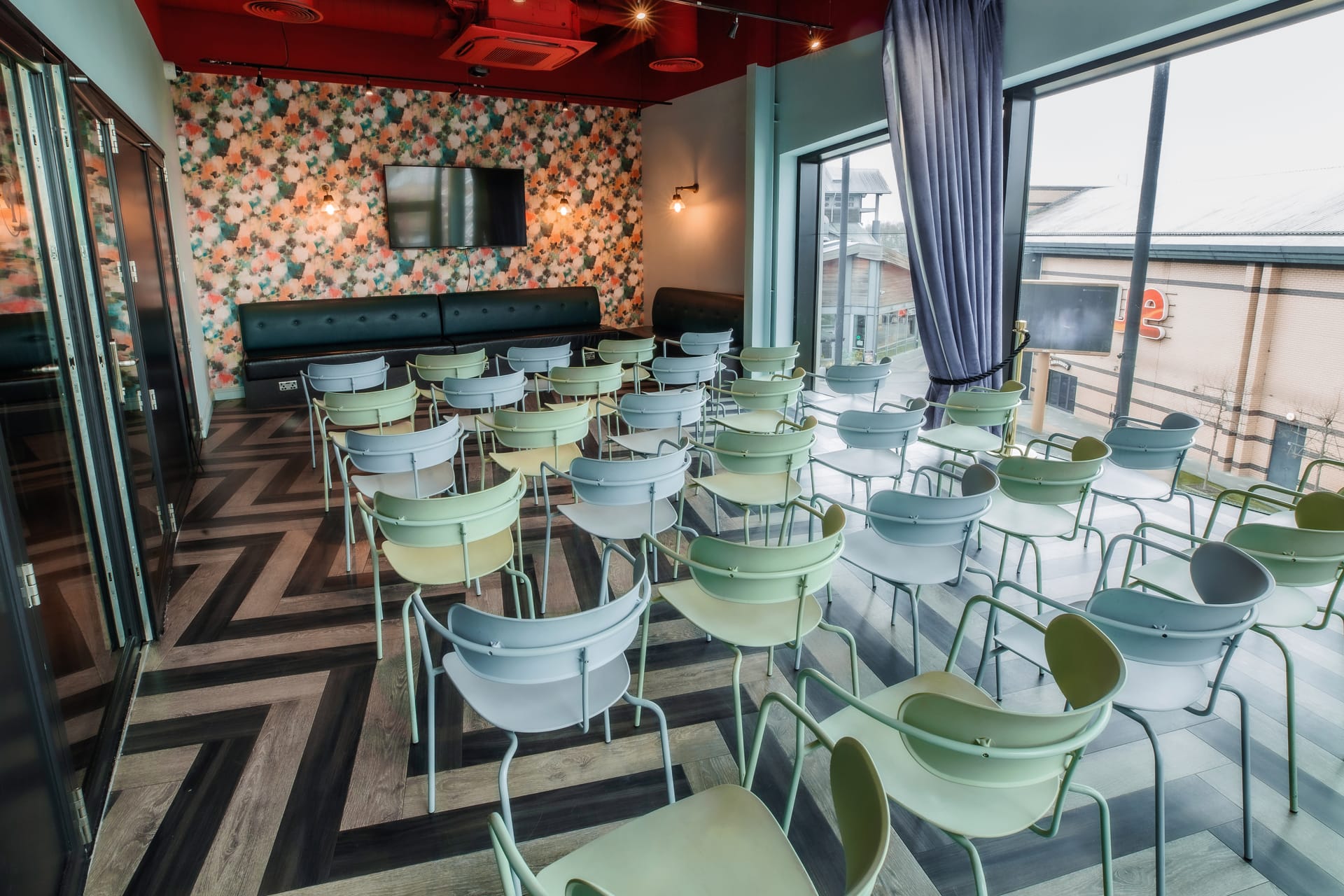 Photo of Puttshack Lakeside, Sapphire Private Room