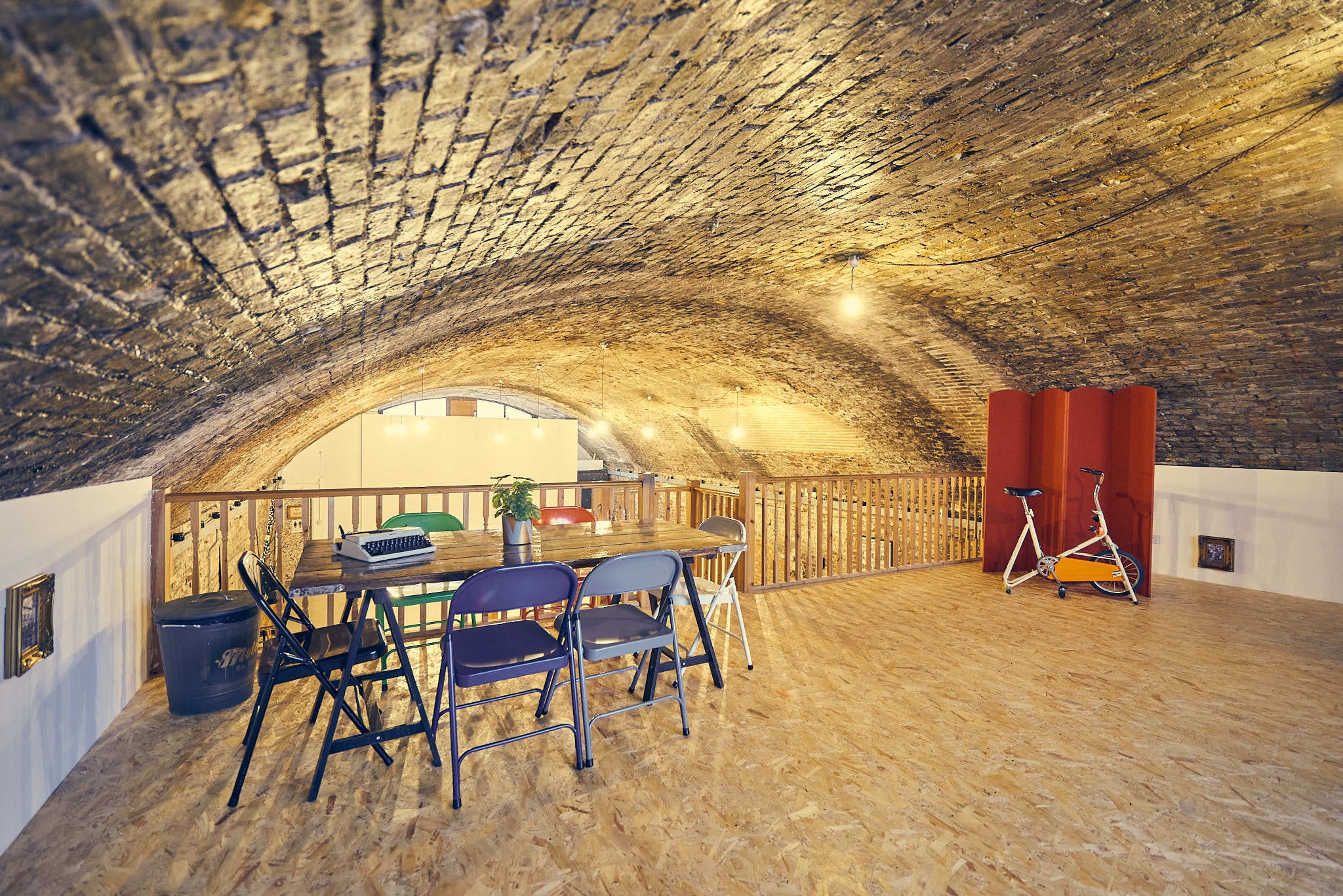 Photo of Motel, Arch 406