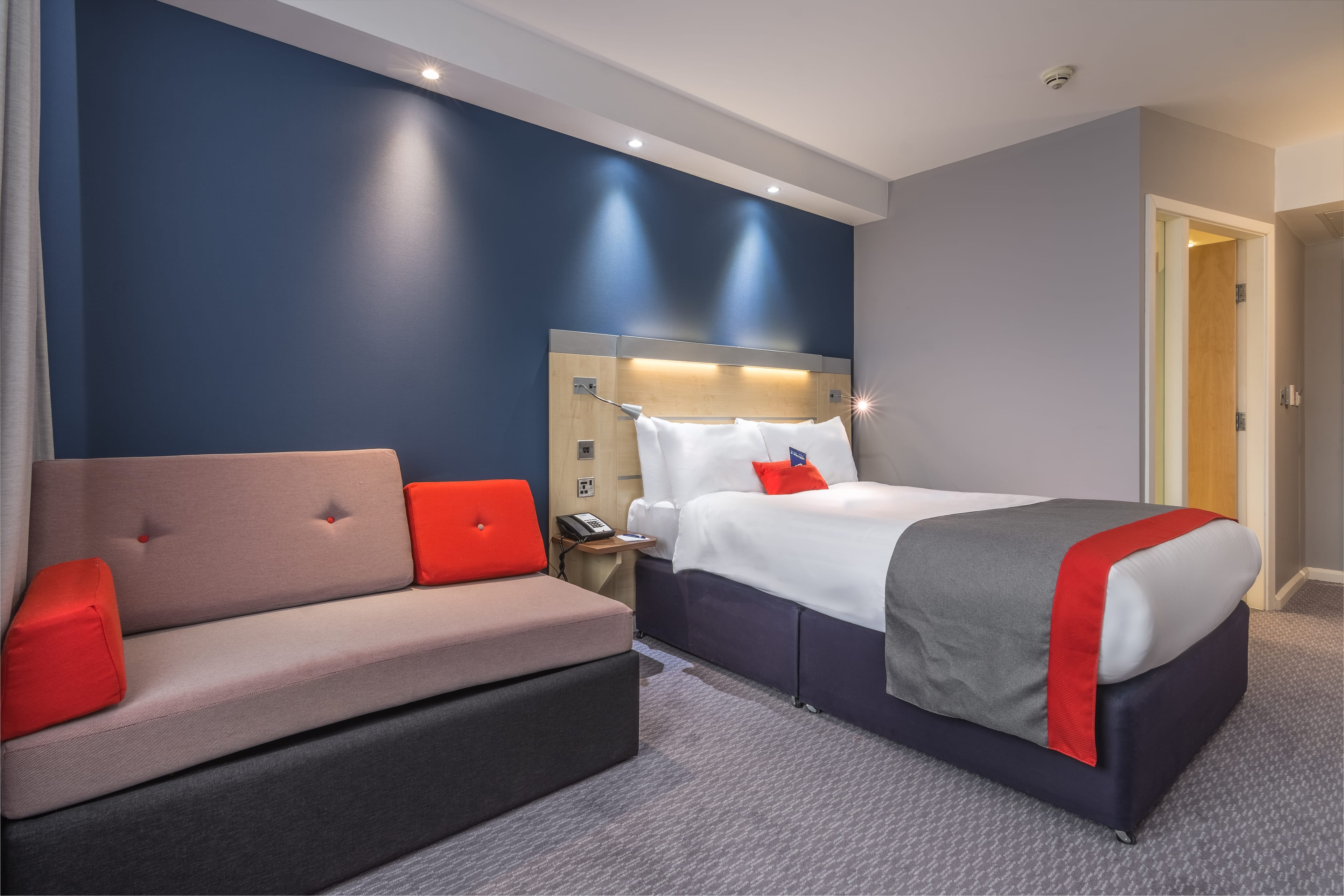 Photo of Holiday Inn Express Kettering