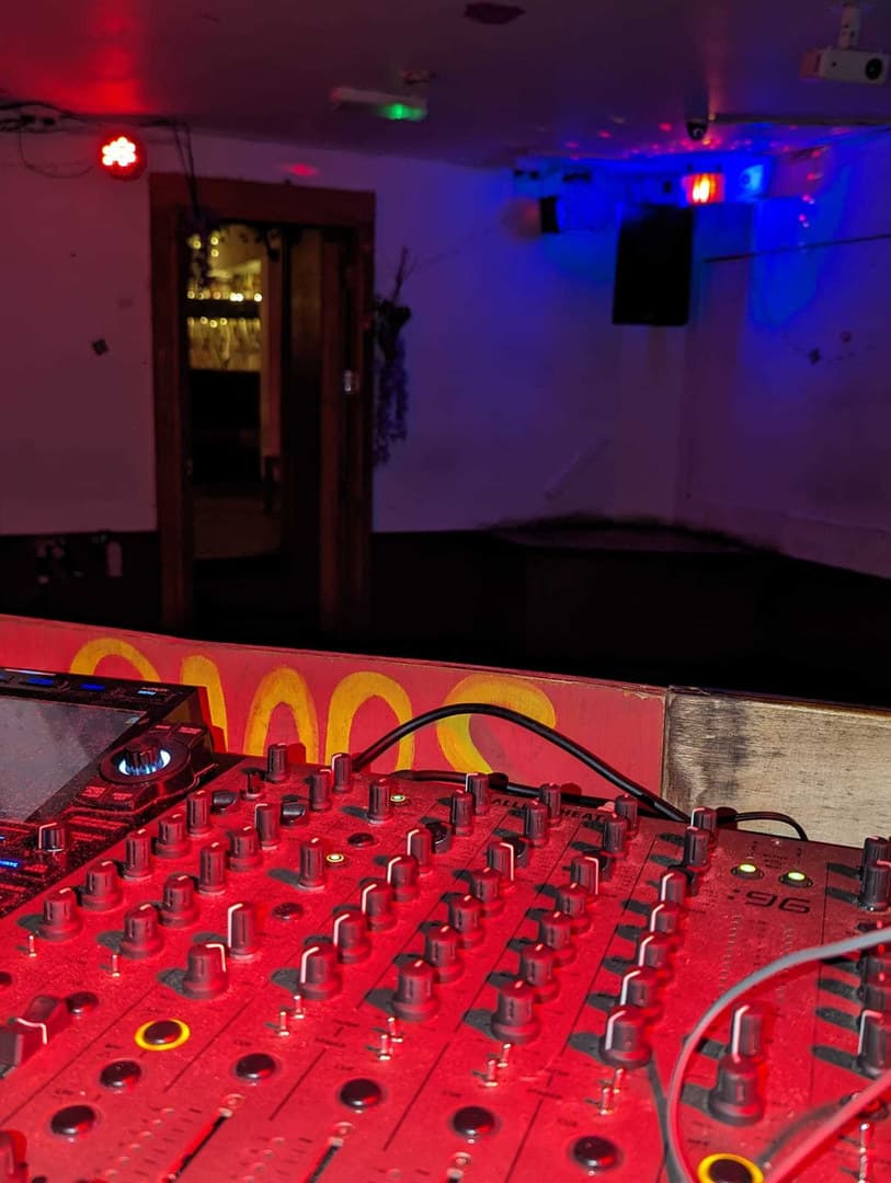 Room 2, Dalston Den photo #43