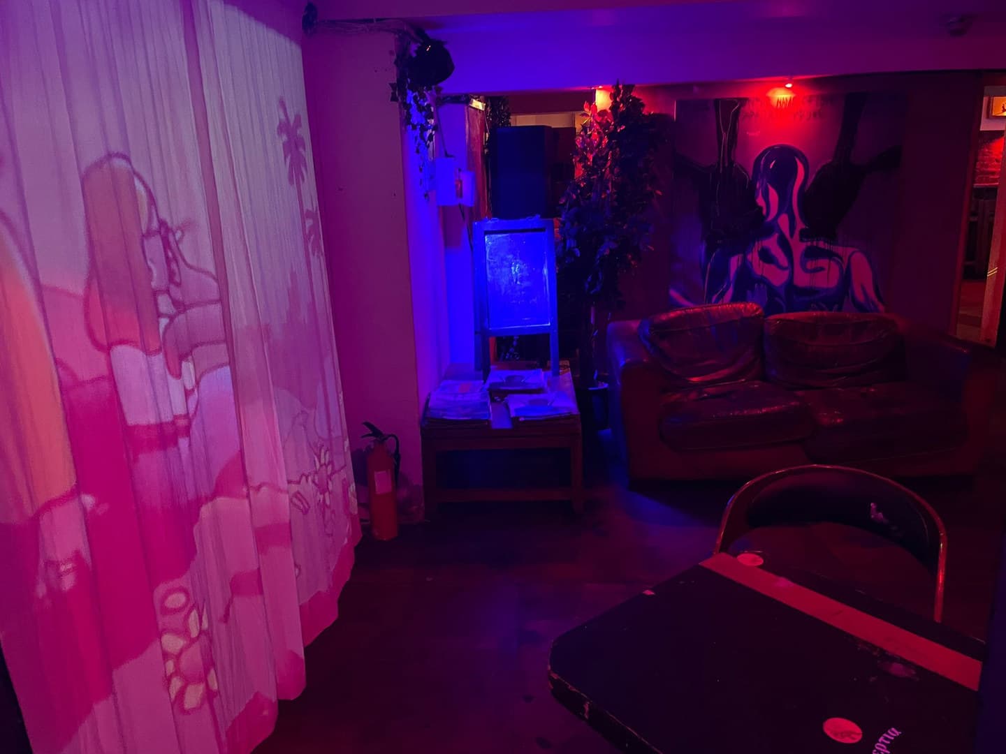 Room 2, Dalston Den photo #56