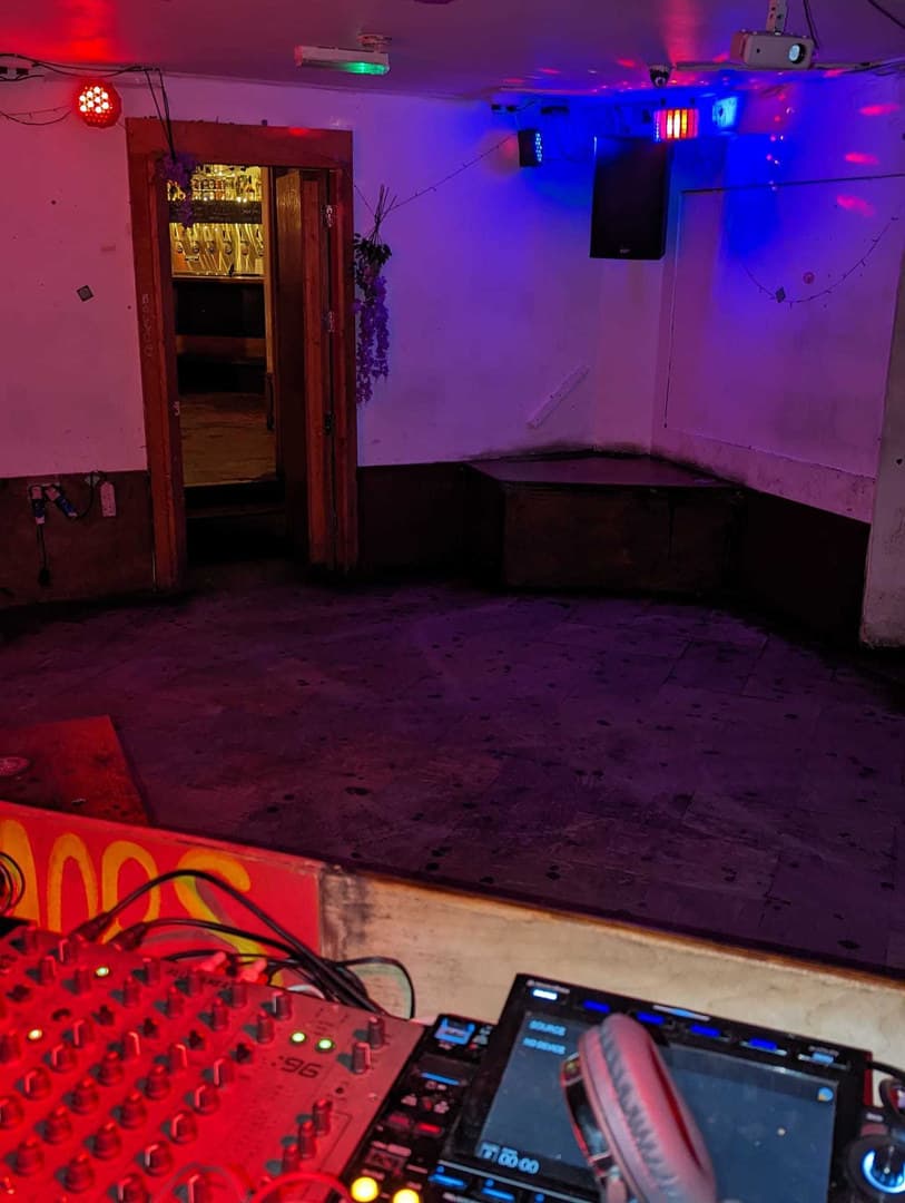 Room 2, Dalston Den photo #42