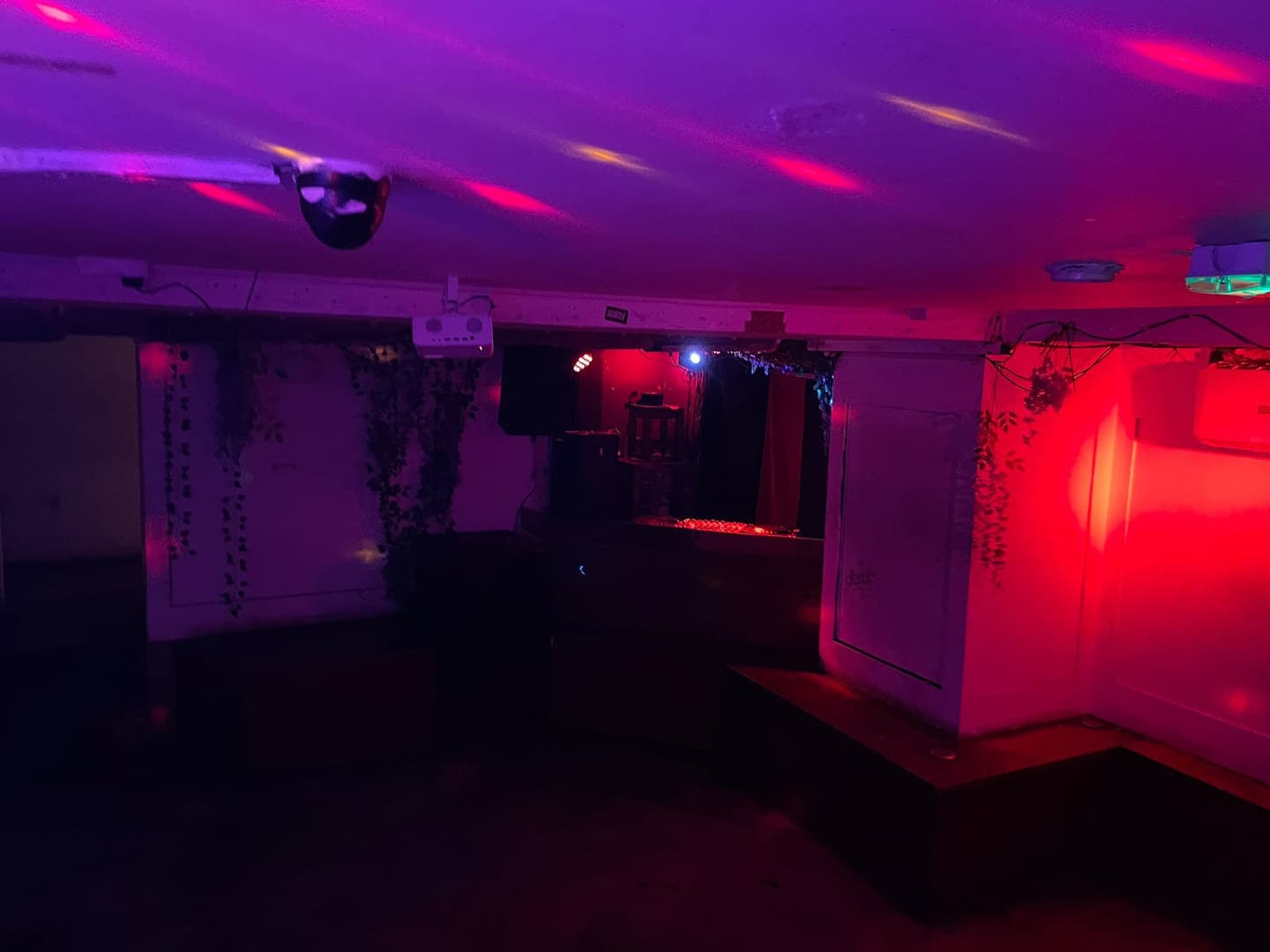 Room 2, Dalston Den photo #52