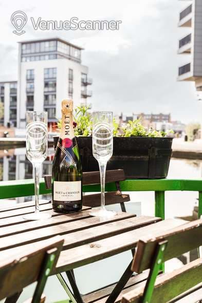 The Four Sisters Boatel photo #3