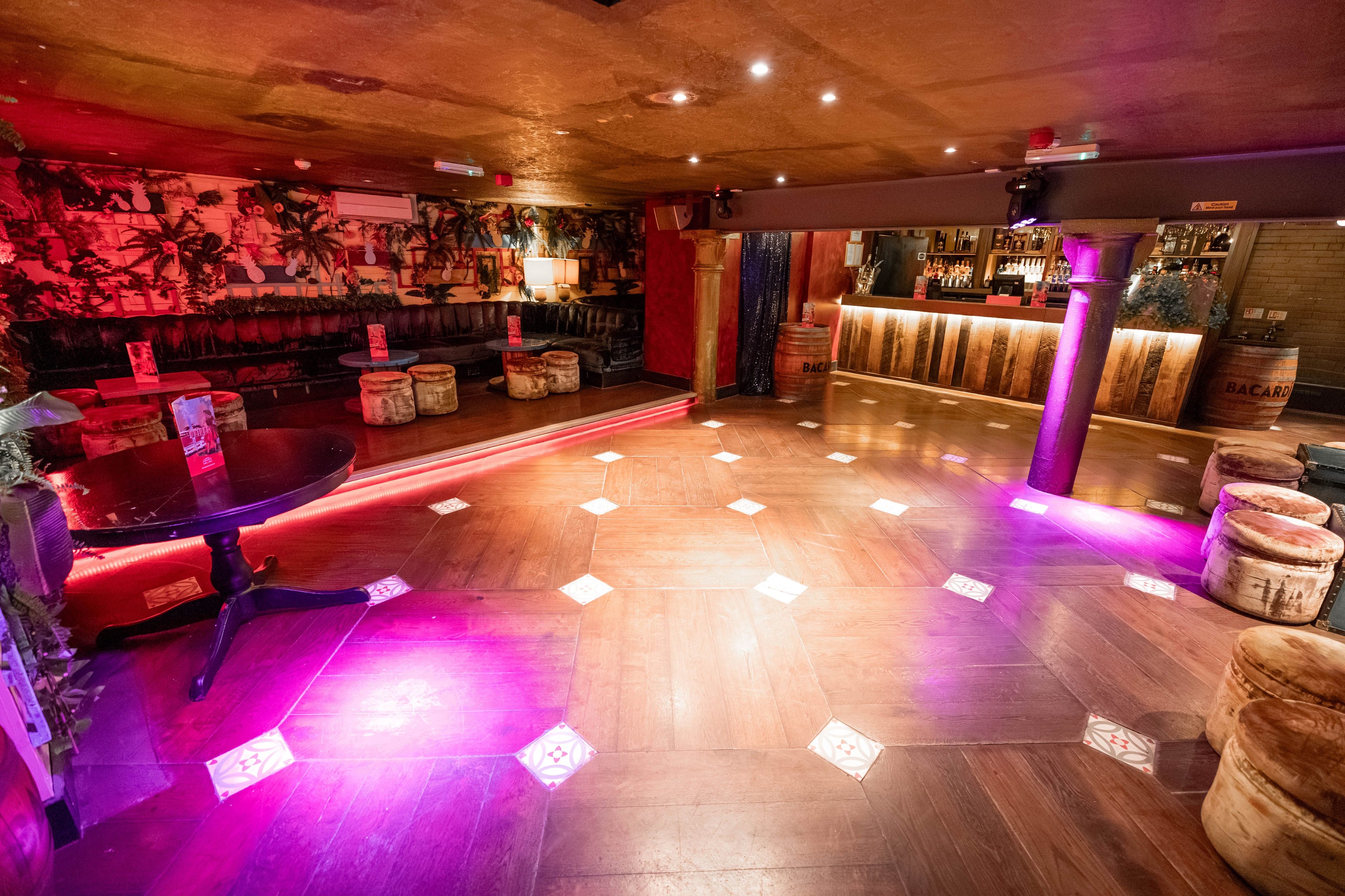 Photo of Embargo Republica, Full Venue