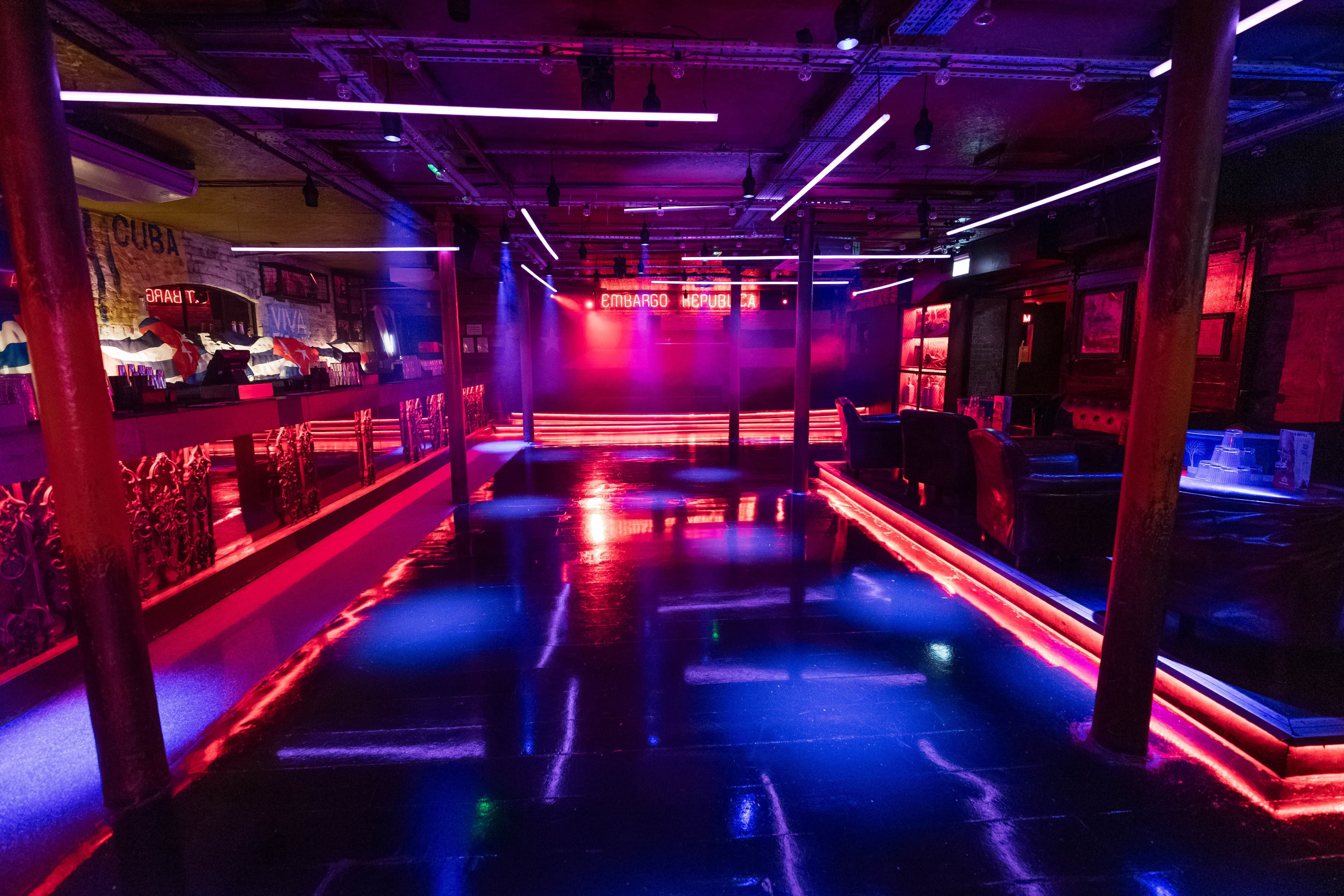 Main Room, Embargo Republica photo #1