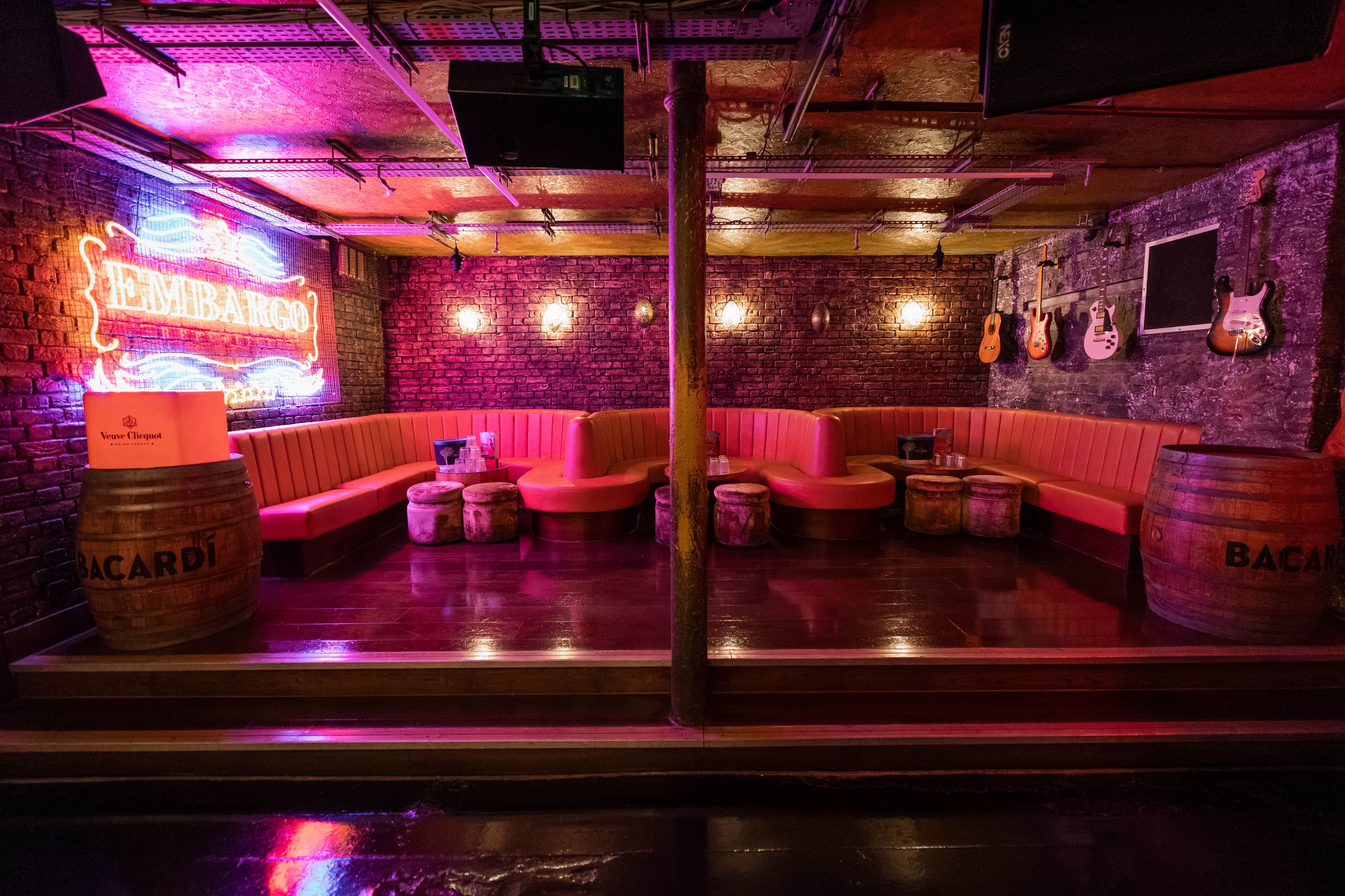 Main Room, Embargo Republica photo #2