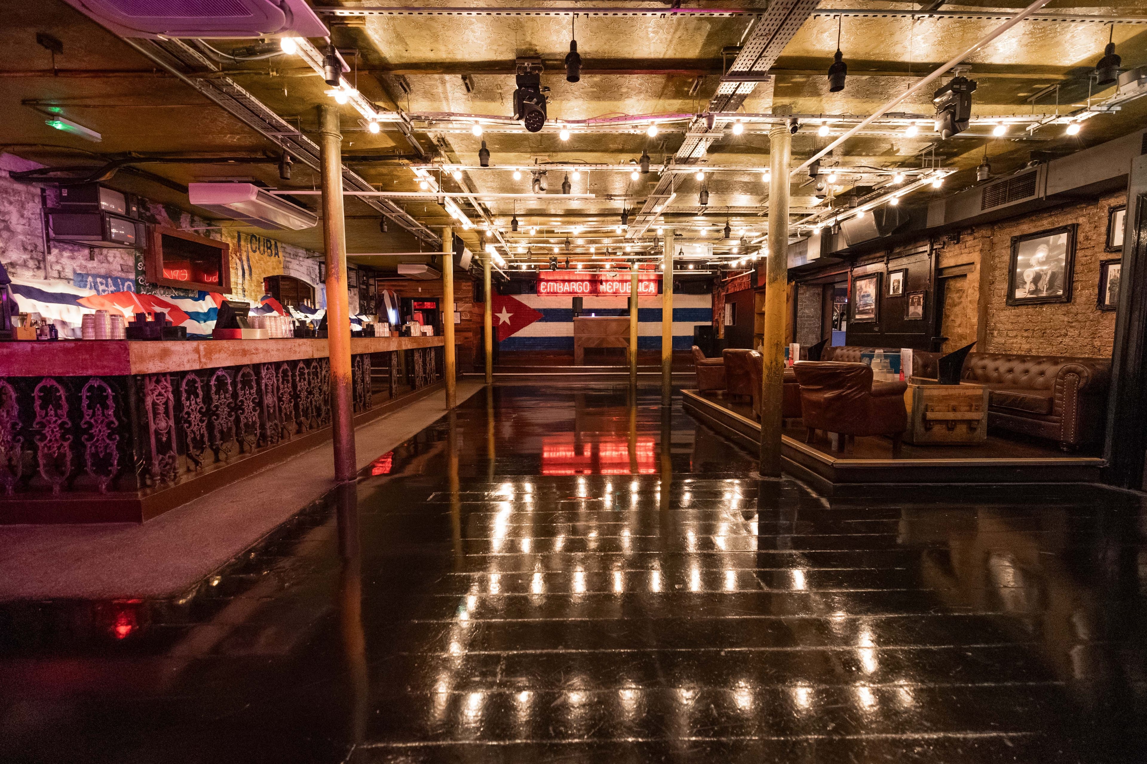 Photo of Embargo Republica, Full Venue
