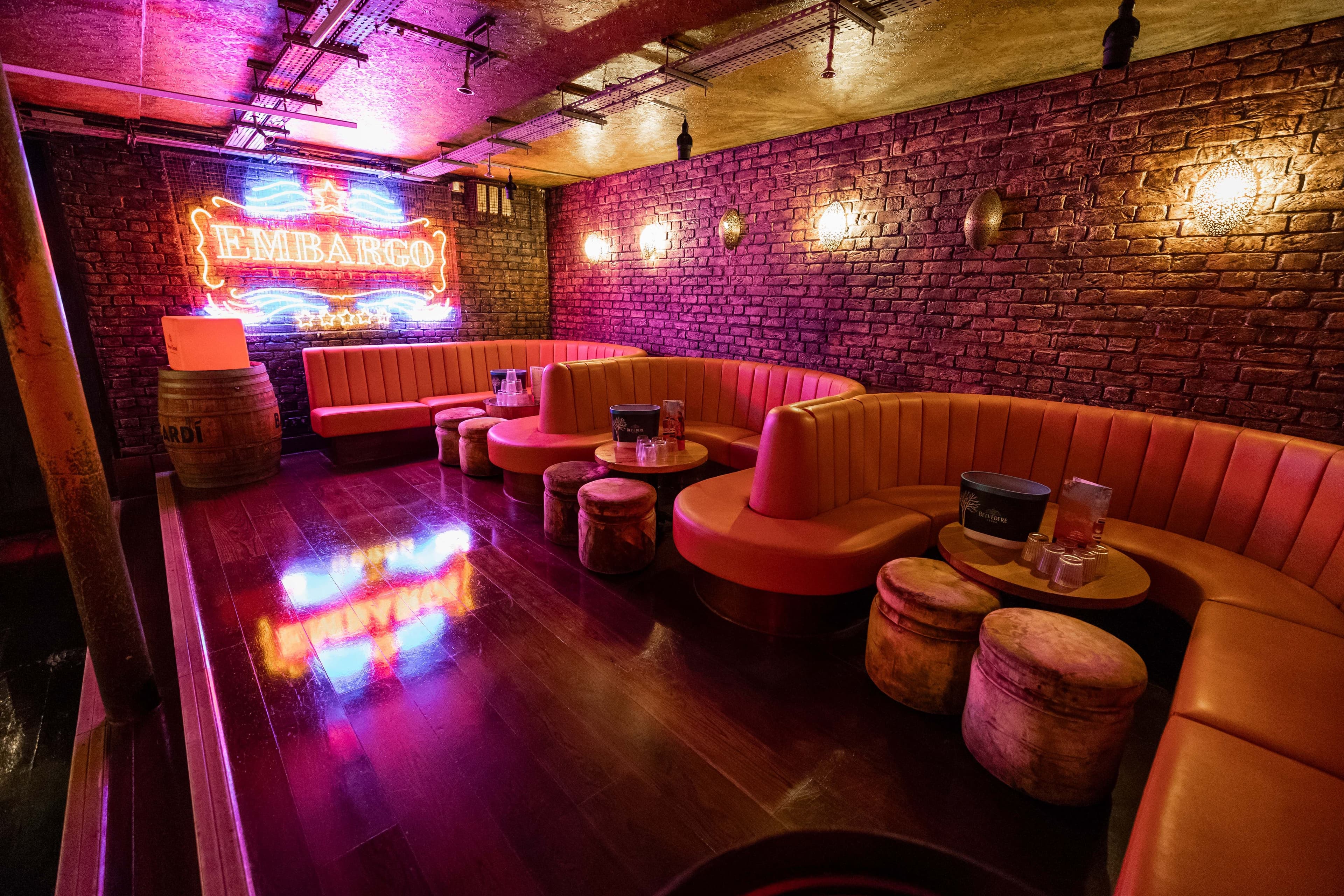 Main Room, Embargo Republica photo #3