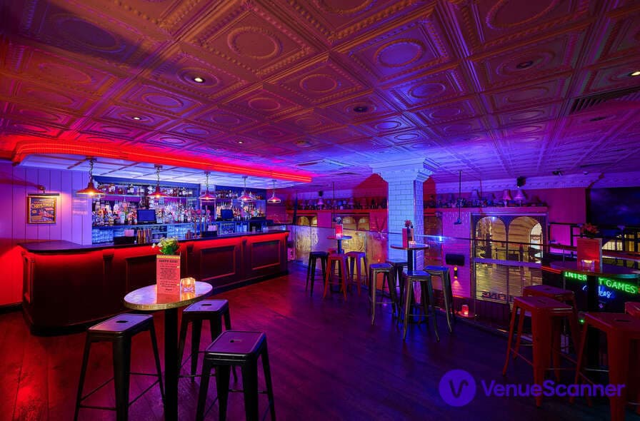 Full Venue, Simmons | Bank photo #2