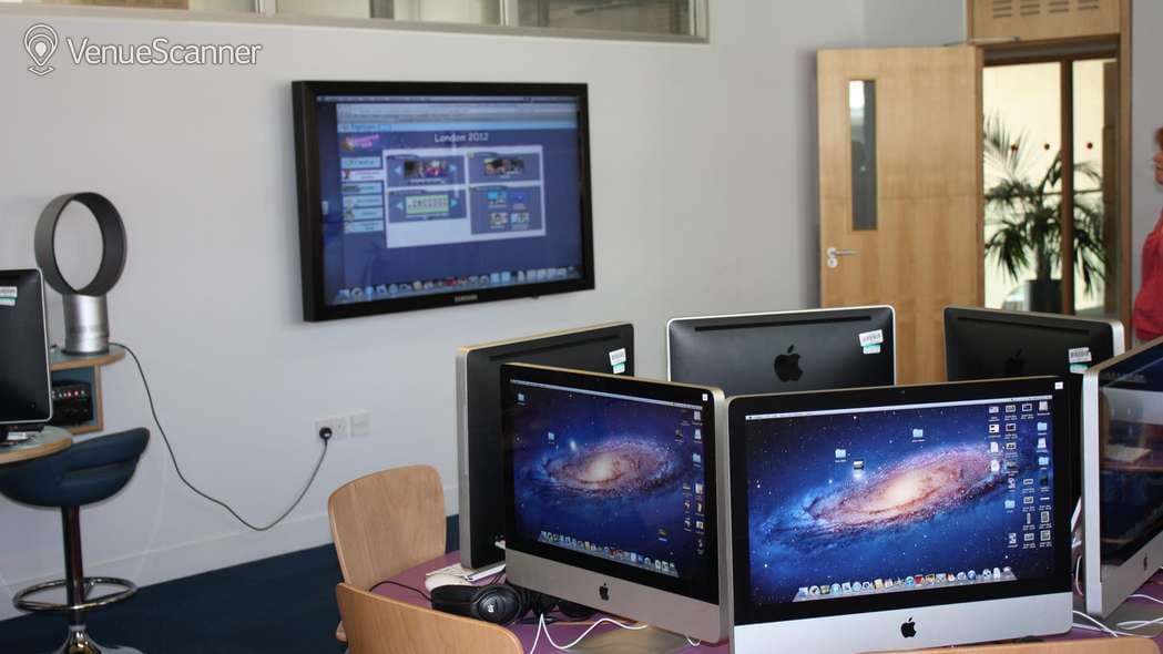 Camden City Learning Centre, Mac Room photo #3