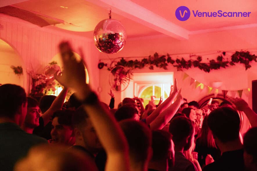 Members Bar, 93 Feet East photo #3