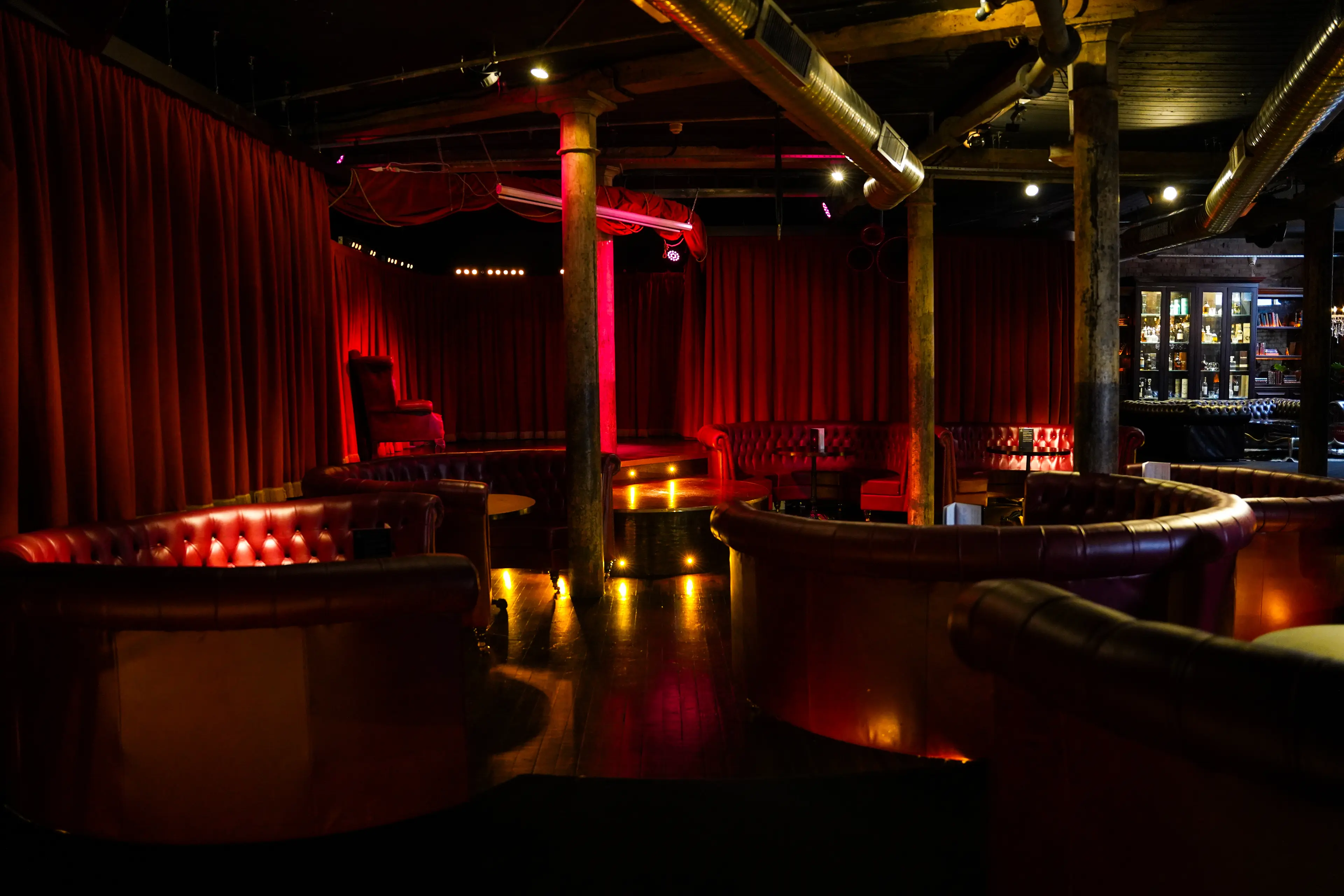 Whisky Down, Main Room photo #2