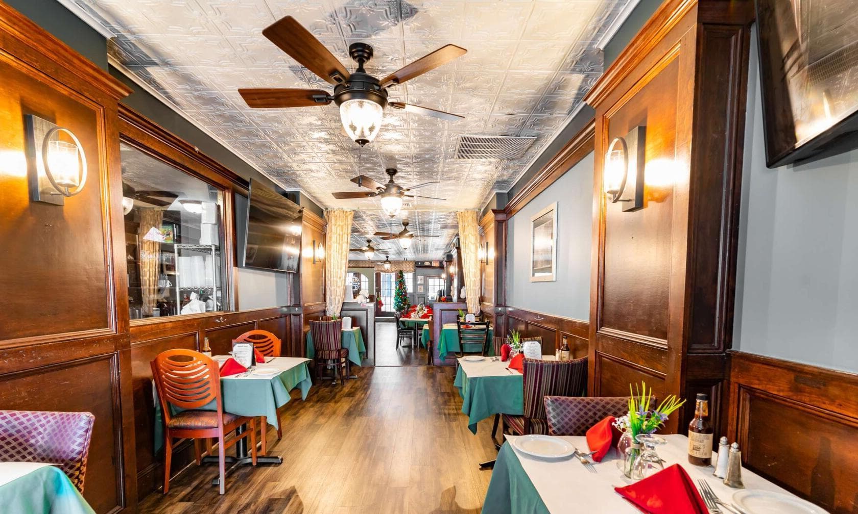 Entire Venue, Austin's Ale House photo #1