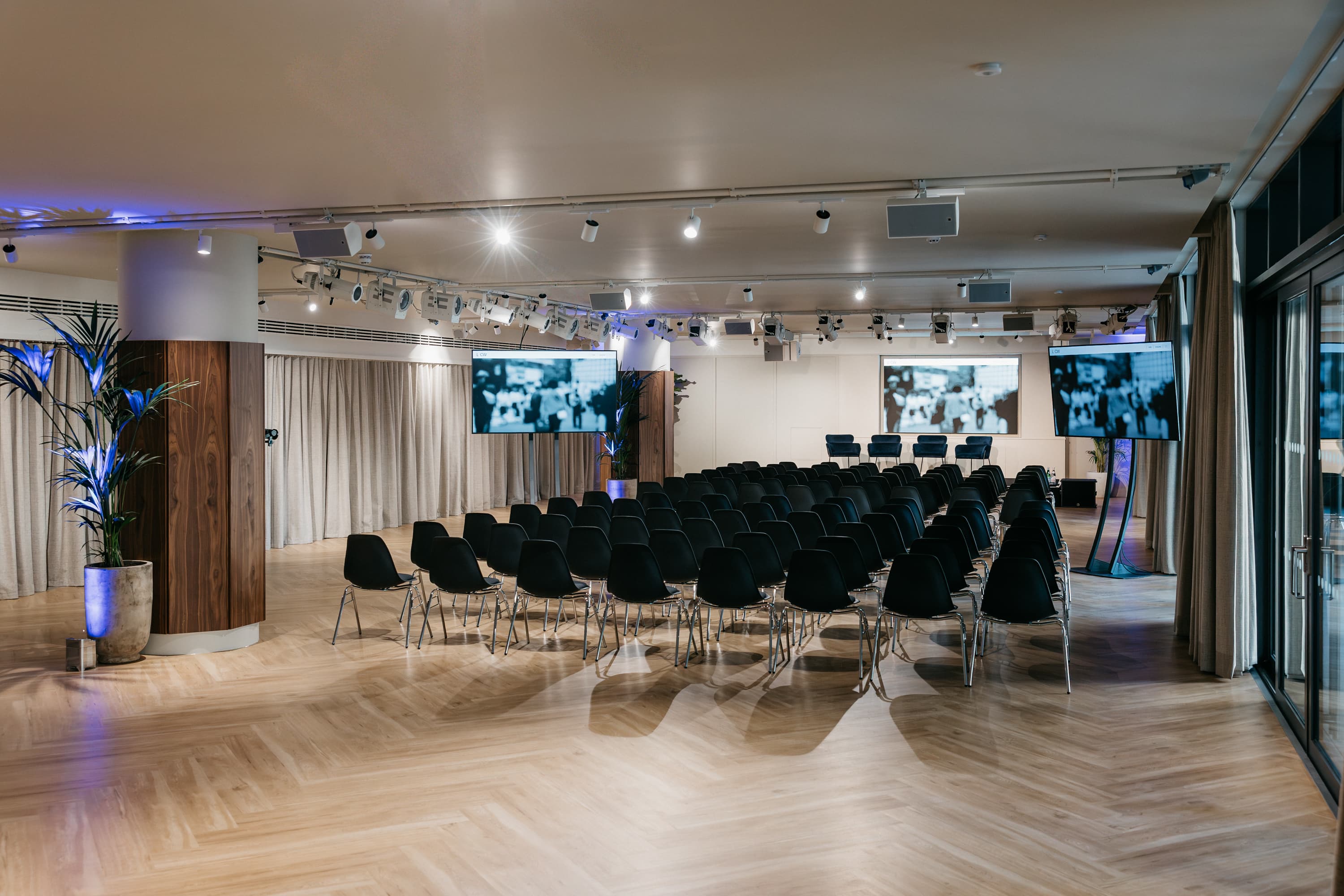 Photo of Landing Canary Wharf