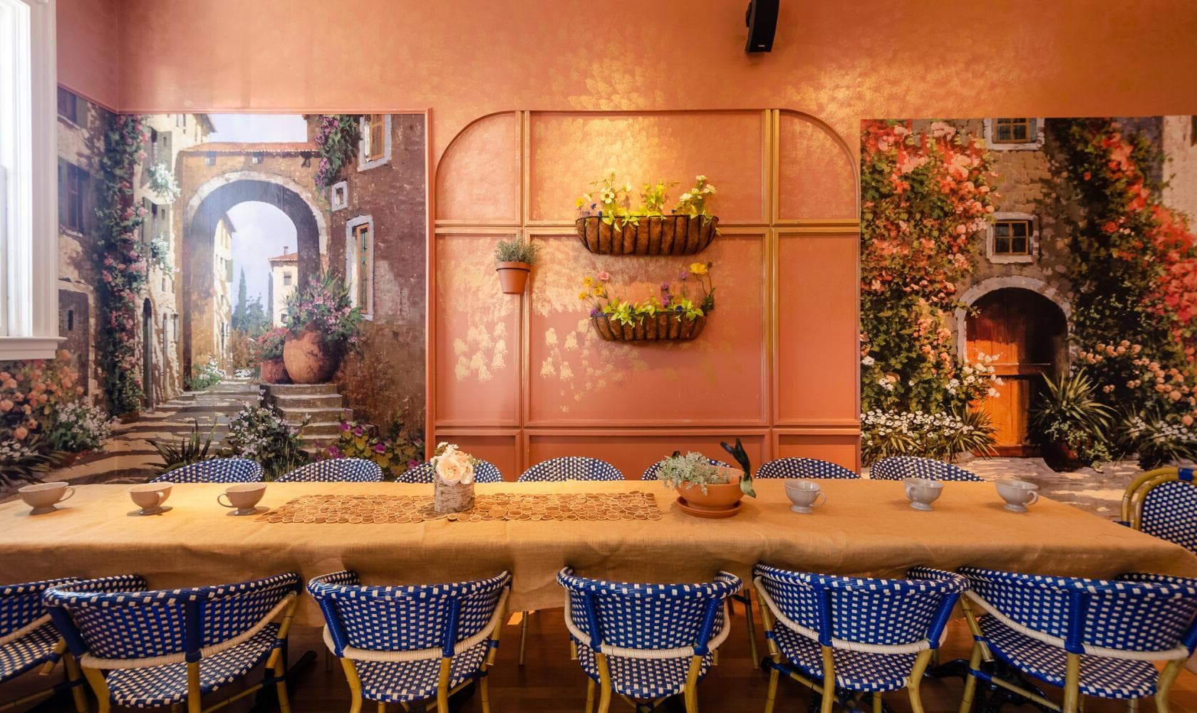 Bistro Room, Madeline Garden photo #1