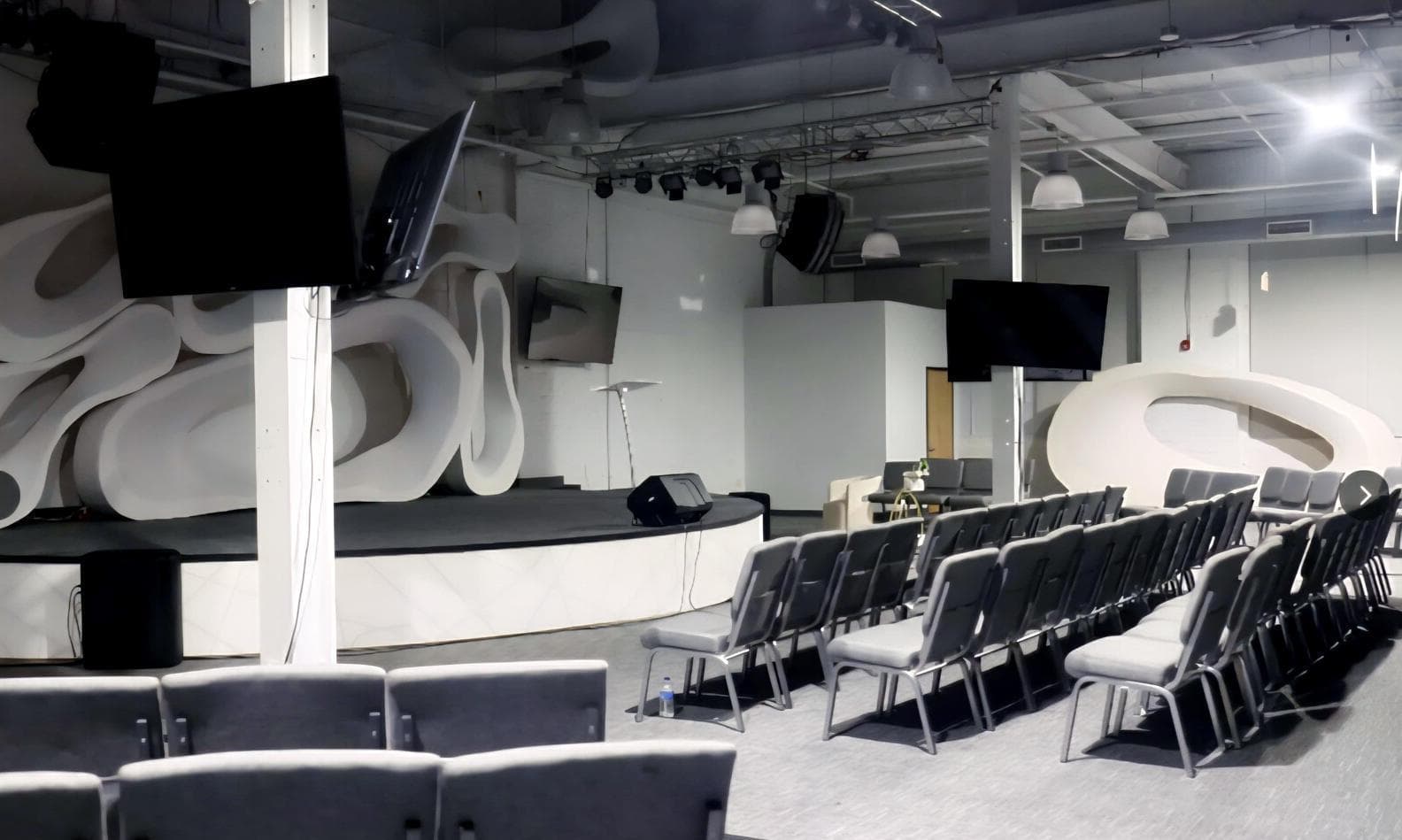 Photo of 1700 Union Avenue, Hall 1