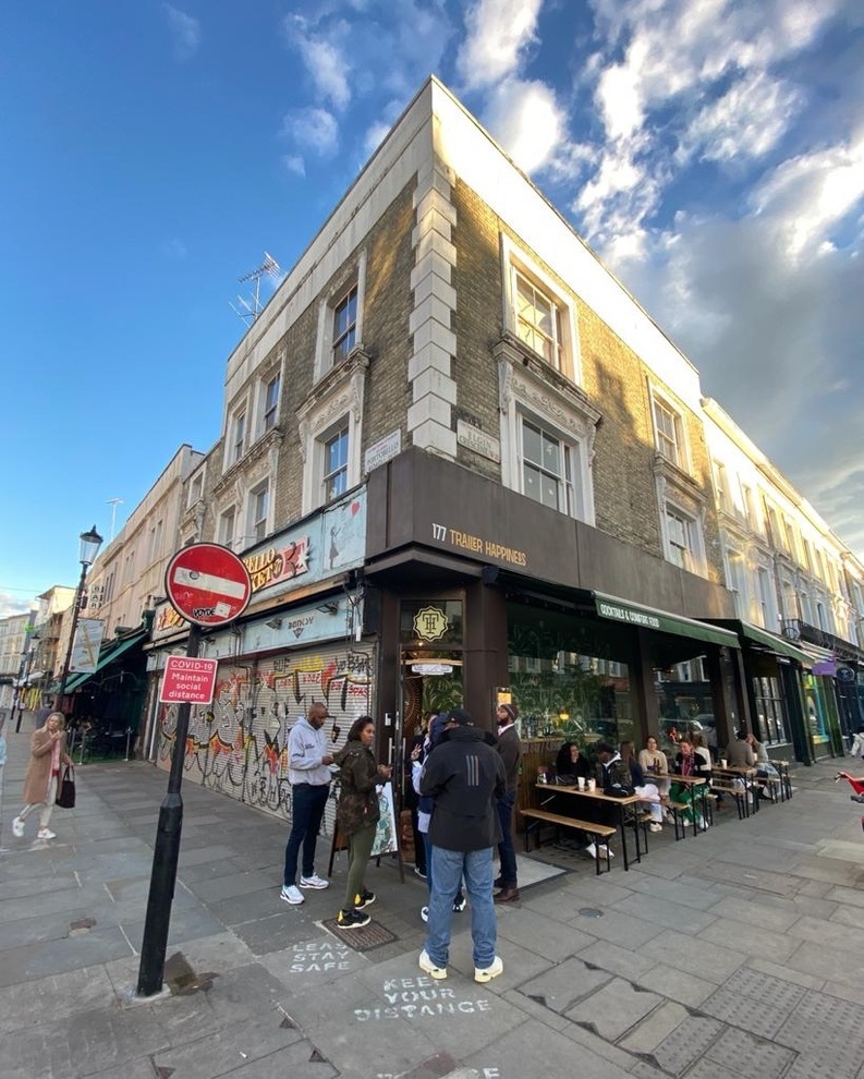 Photo of Trailer Happiness, Whole Venue