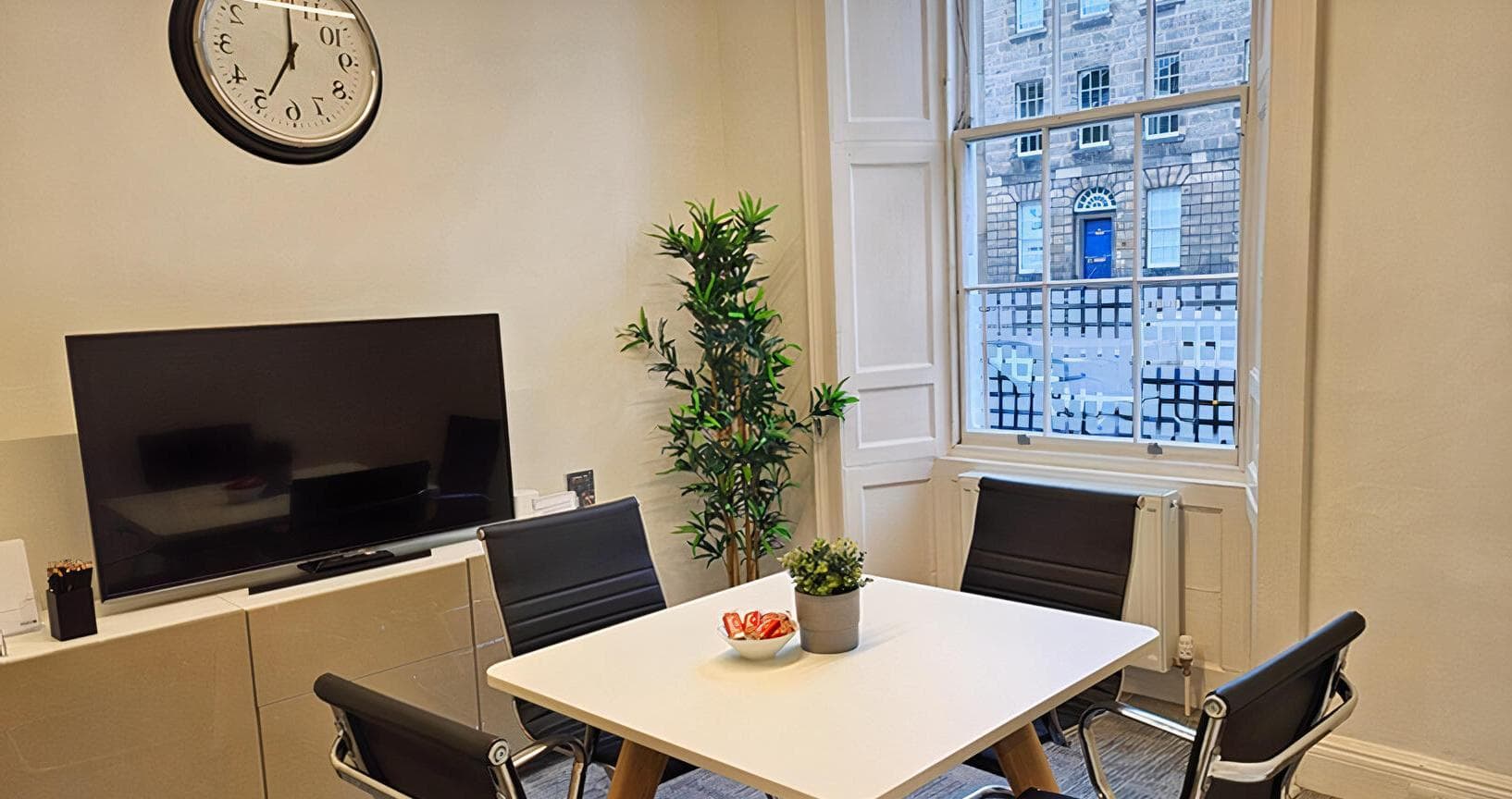4 Space Meeting Room