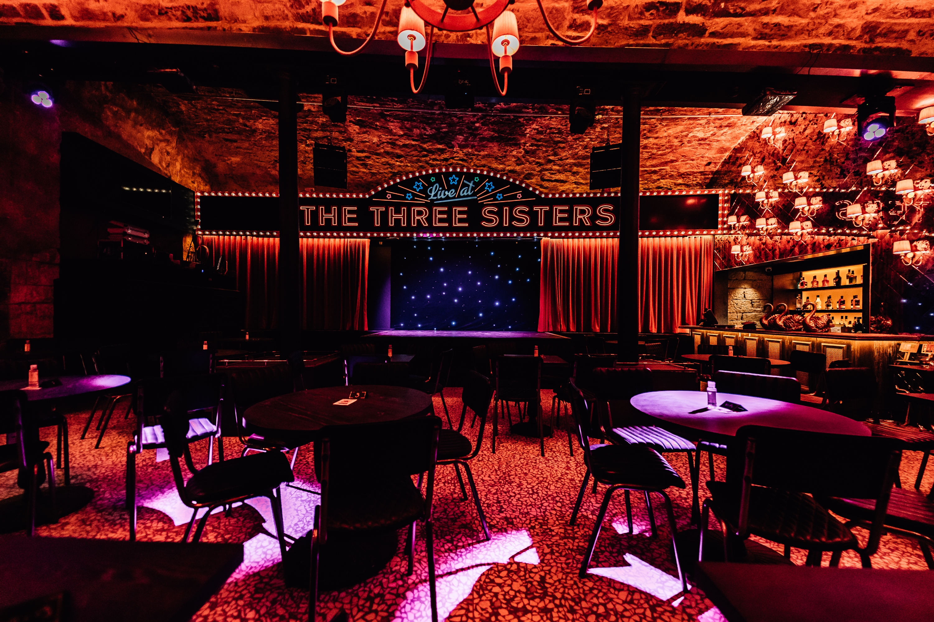 Photo of The Three Sisters, LIVE Room