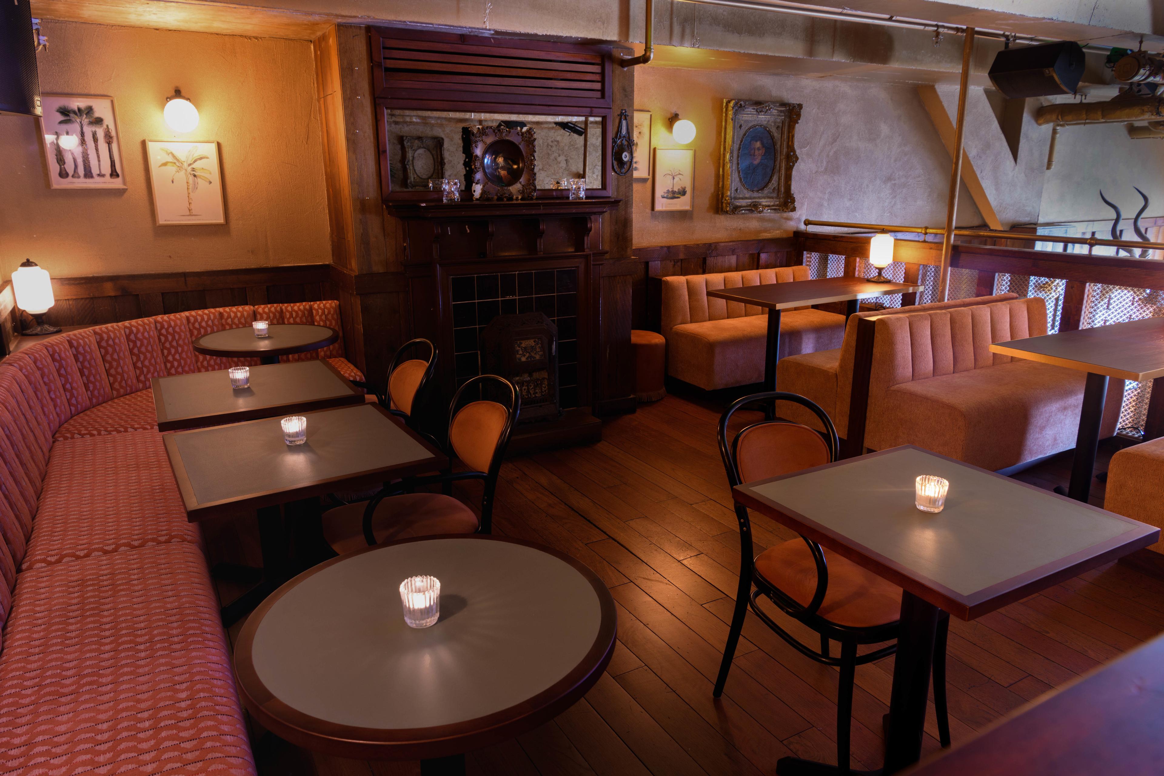 The Breakfast Pub: Mezzanine, The Breakfast Club Canary Wharf photo #1
