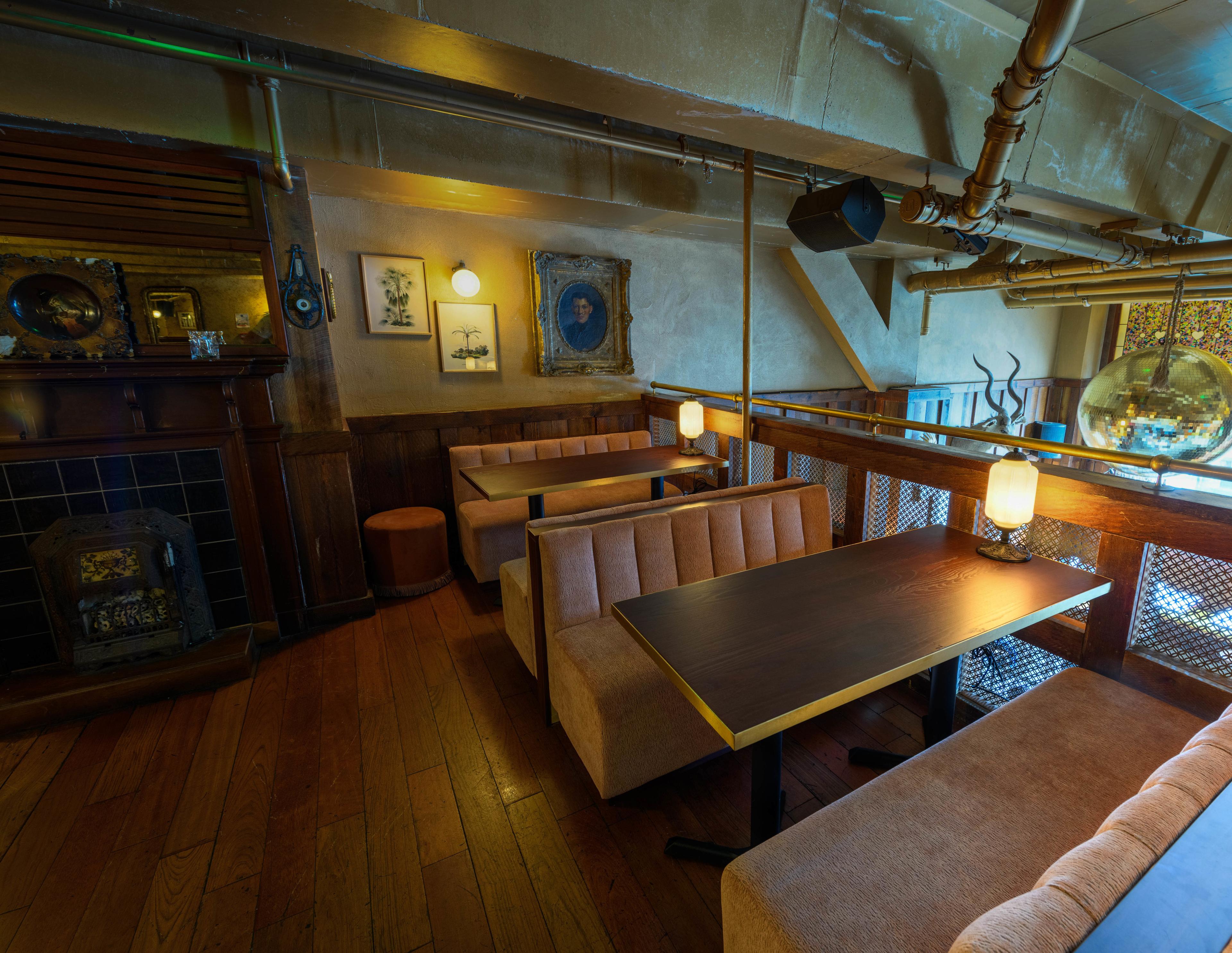 The Breakfast Club Canary Wharf, The Breakfast Pub: Mezzanine photo #3