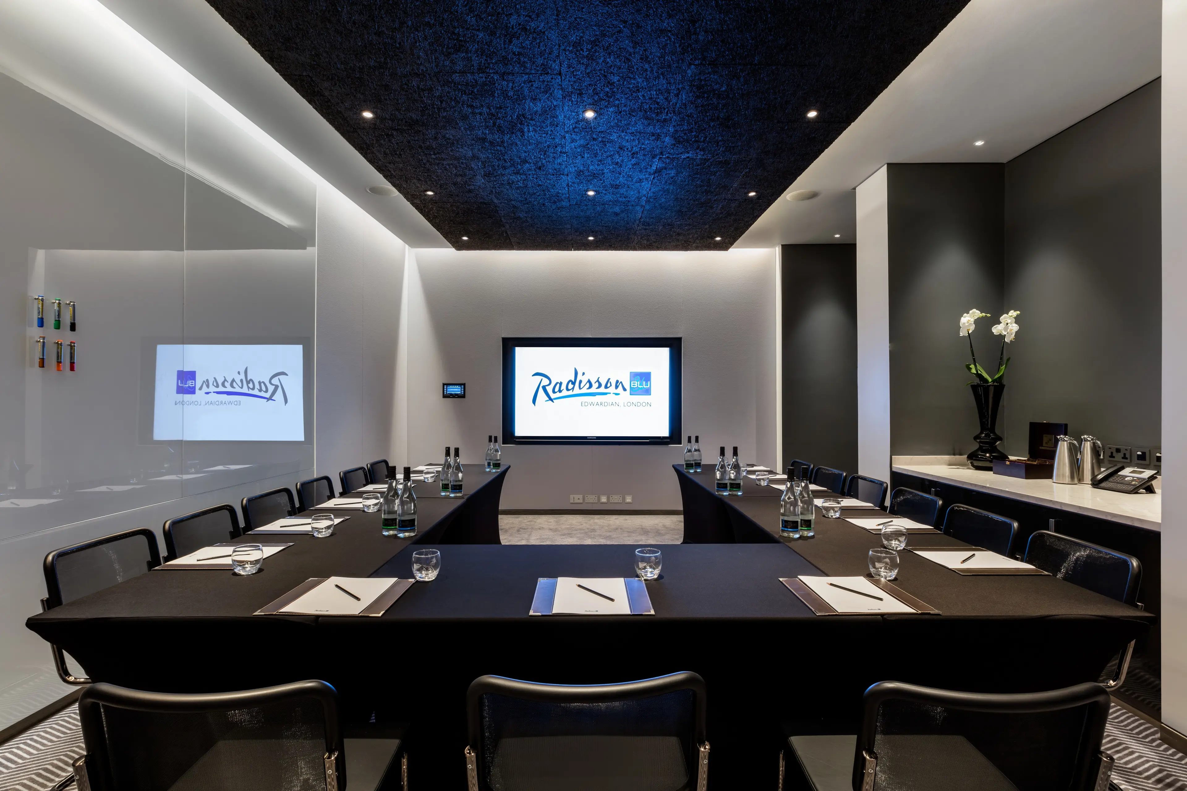 Radisson Blu Edwardian, Mercer Street, Private Room 4 photo #2