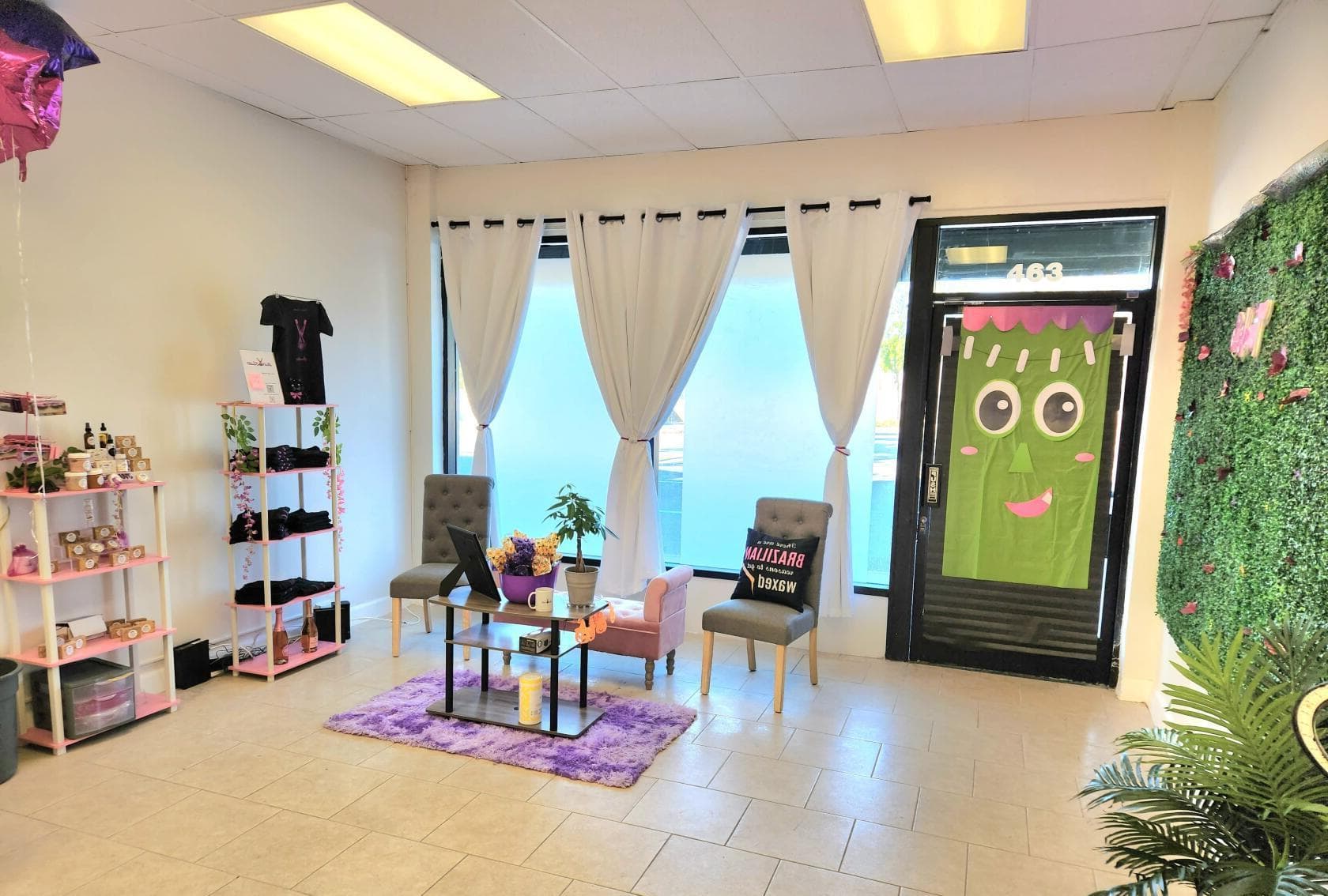 Open Front Space, Thee V Suite photo #1