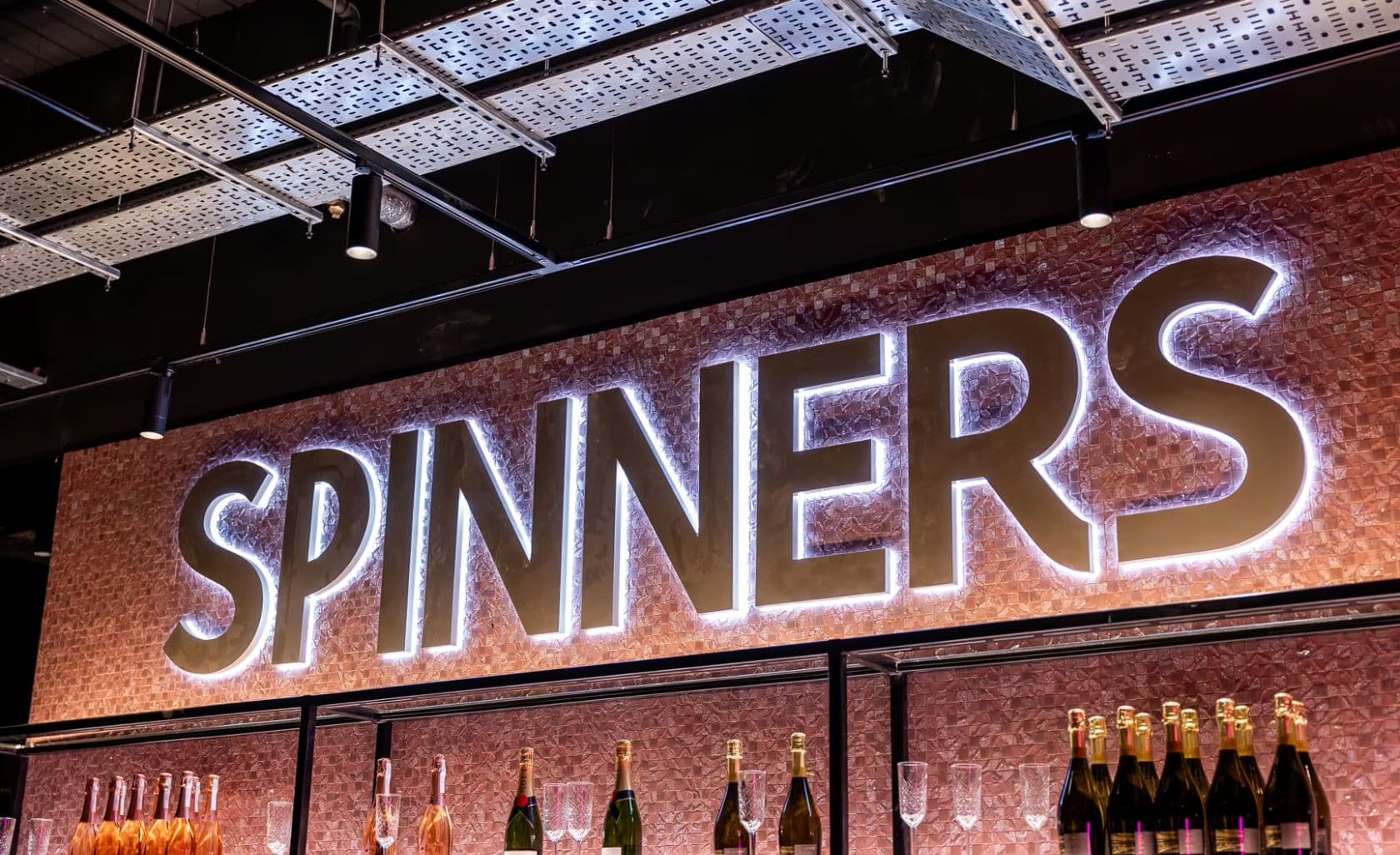 Exclusive Hire, Spinners Reading photo #5