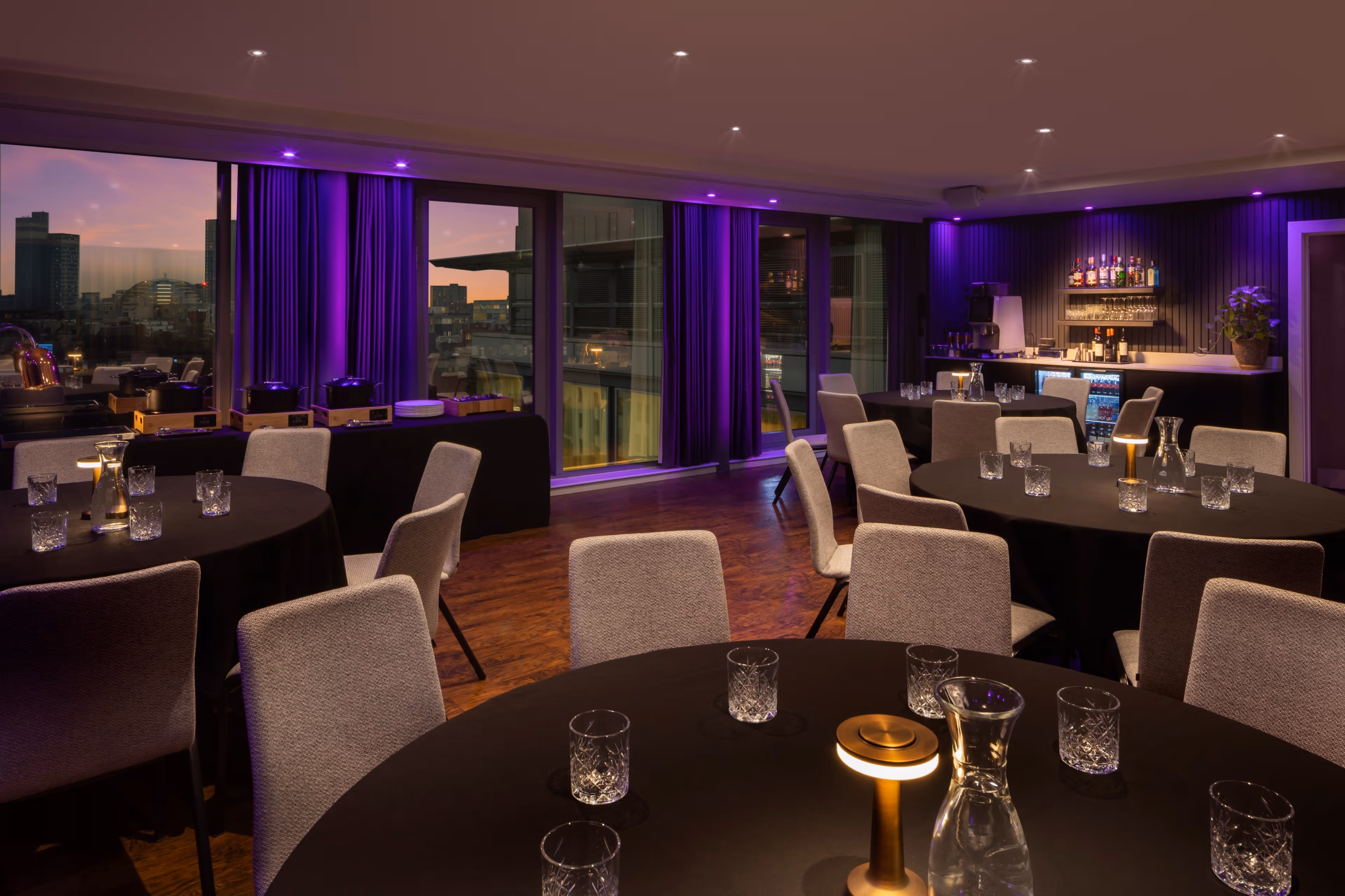 Skylounge, DoubleTree By Hilton Manchester photo #1