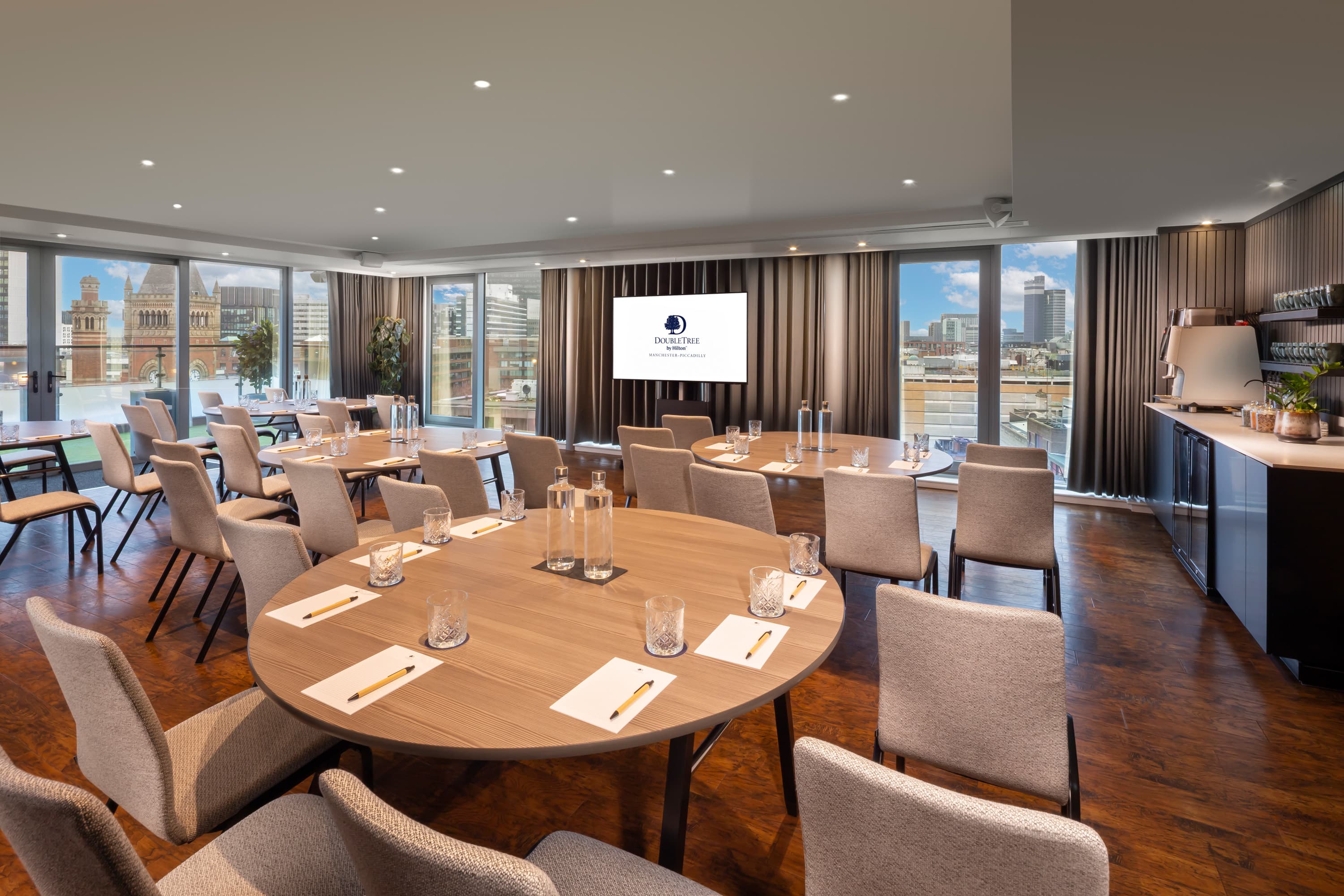 Skylounge, DoubleTree By Hilton Manchester photo #2