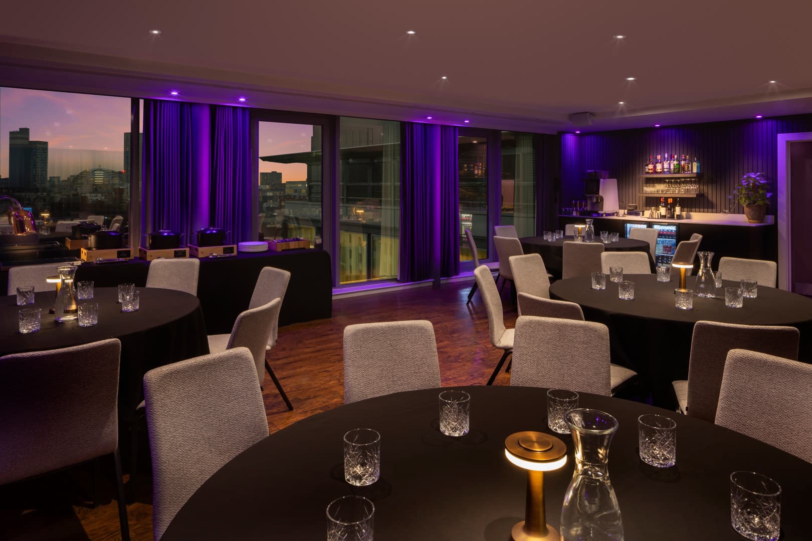 Skylounge, DoubleTree By Hilton Manchester photo #1