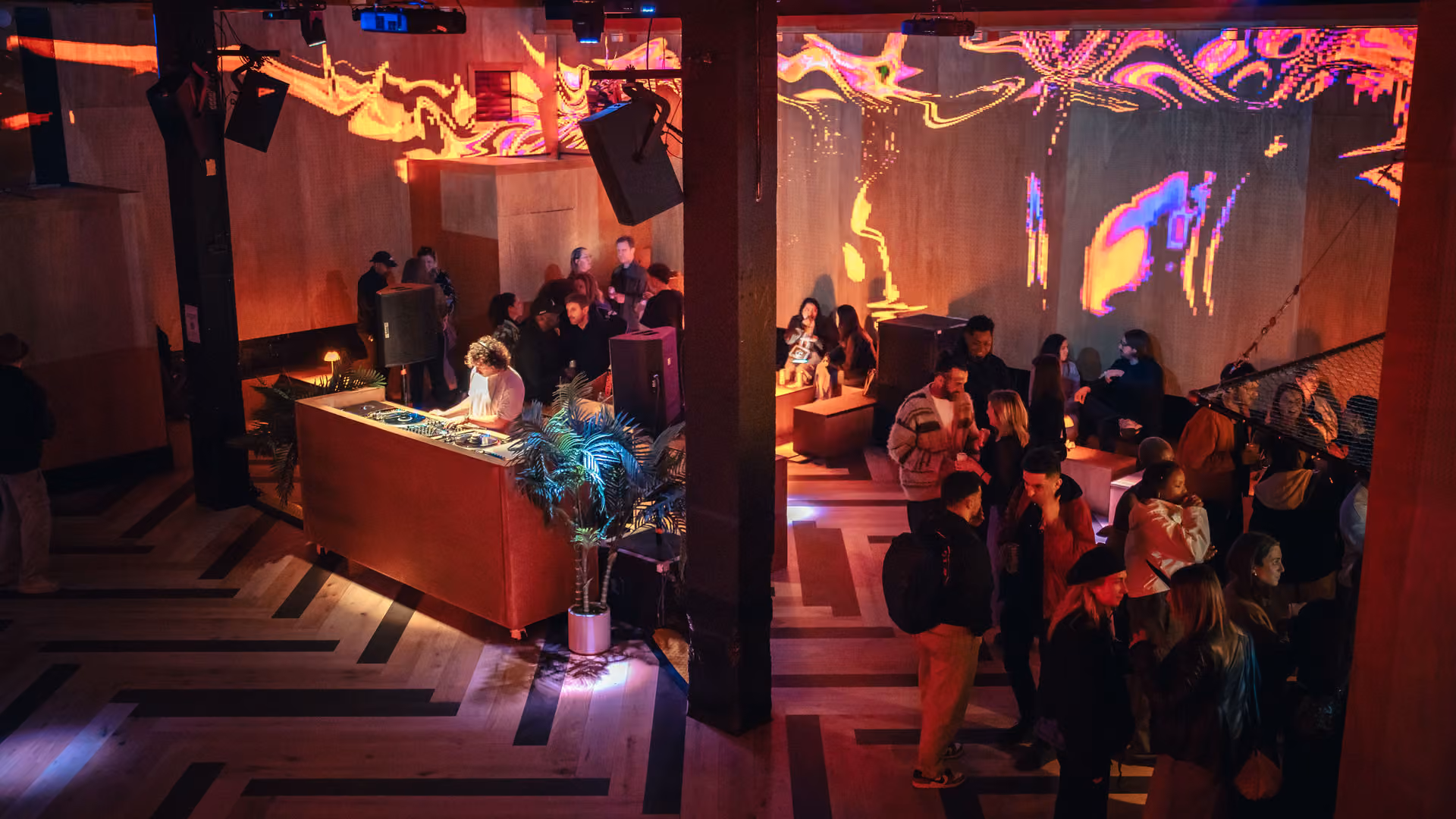 No90 HideOut + Canal Side Terrace, Studio 9294 & Number 90 photo #17