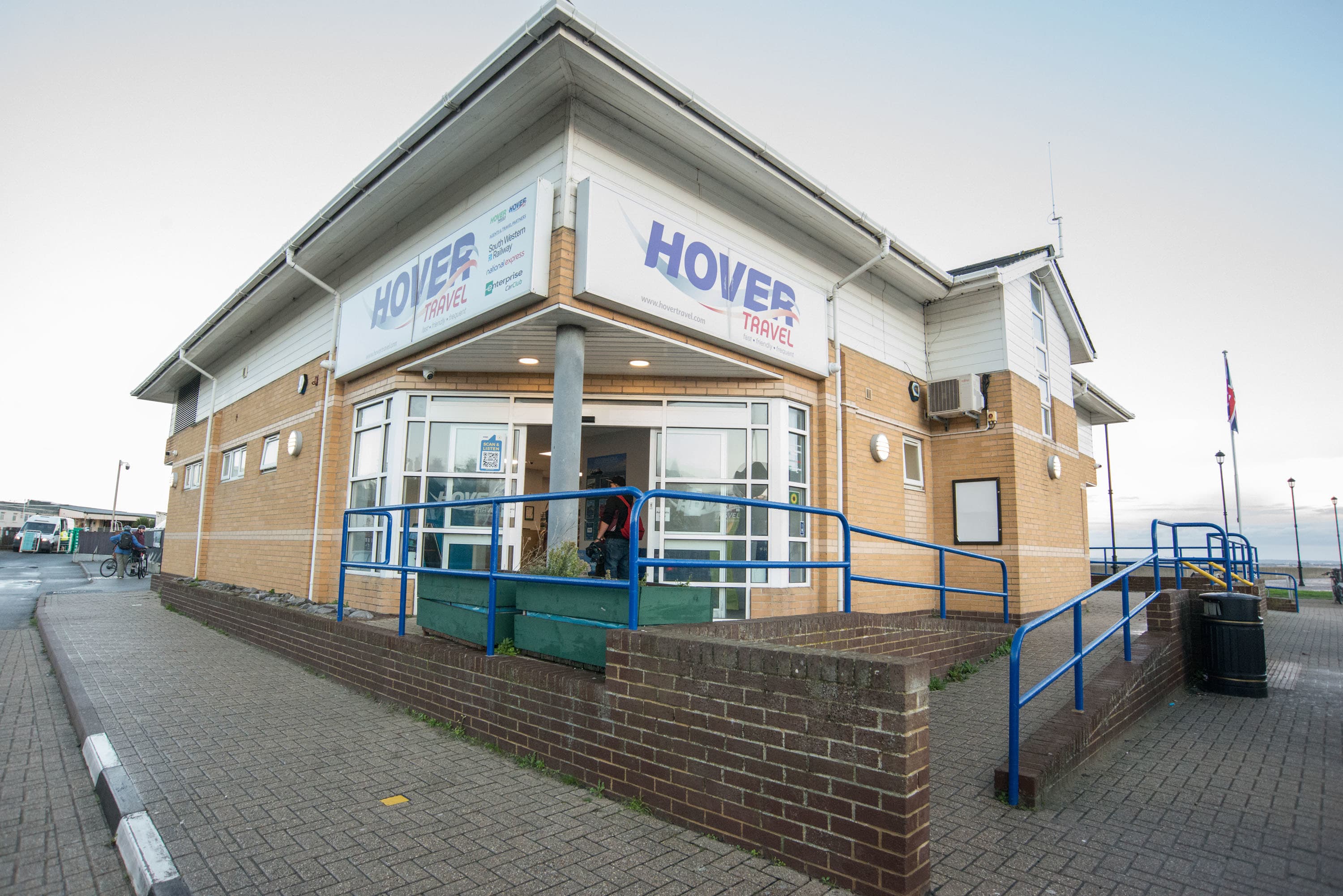The Boardroom Plus Discounted Hovercraft Travel, Solent Views Ryde photo #28