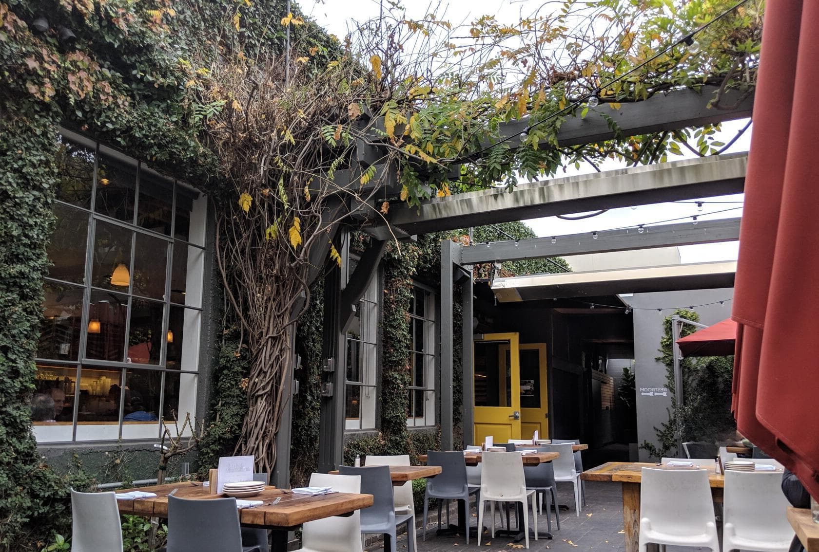 Half Patio, Pizzeria Delfina Palo Alto photo #1