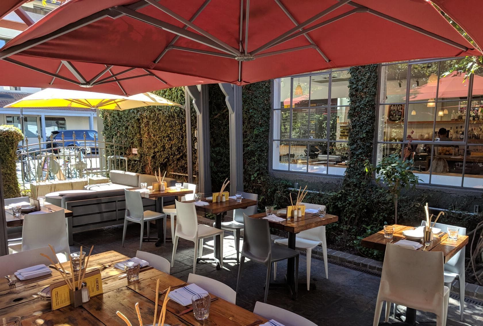 Full Patio, Pizzeria Delfina Palo Alto photo #1