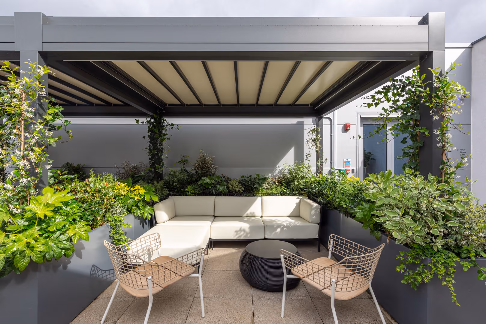 Roof Terrace, 100 Embankment photo #4
