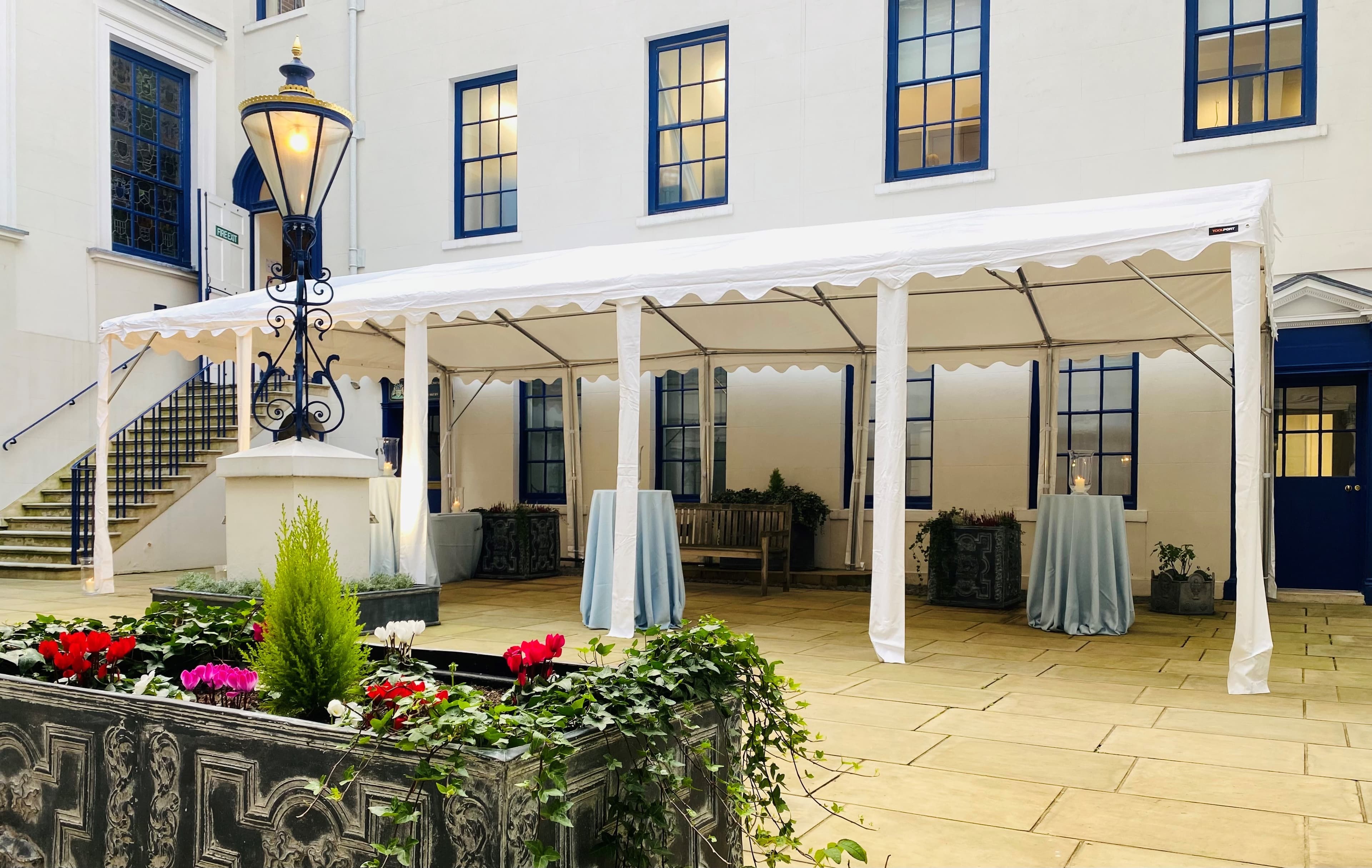 Courtyard, Apothecaries' Hall photo #3