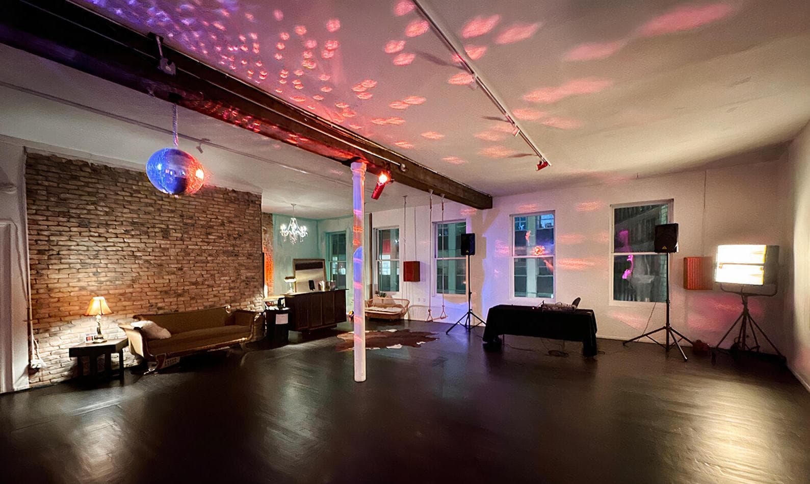 Photo of 16 Beaver Studio, Lounge Area