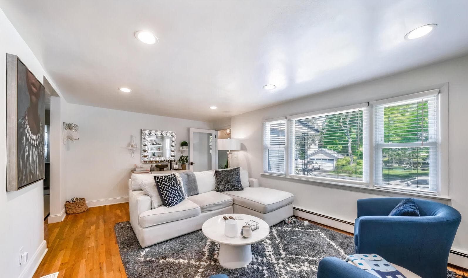 Entire Venue, Suburban City Life photo #1